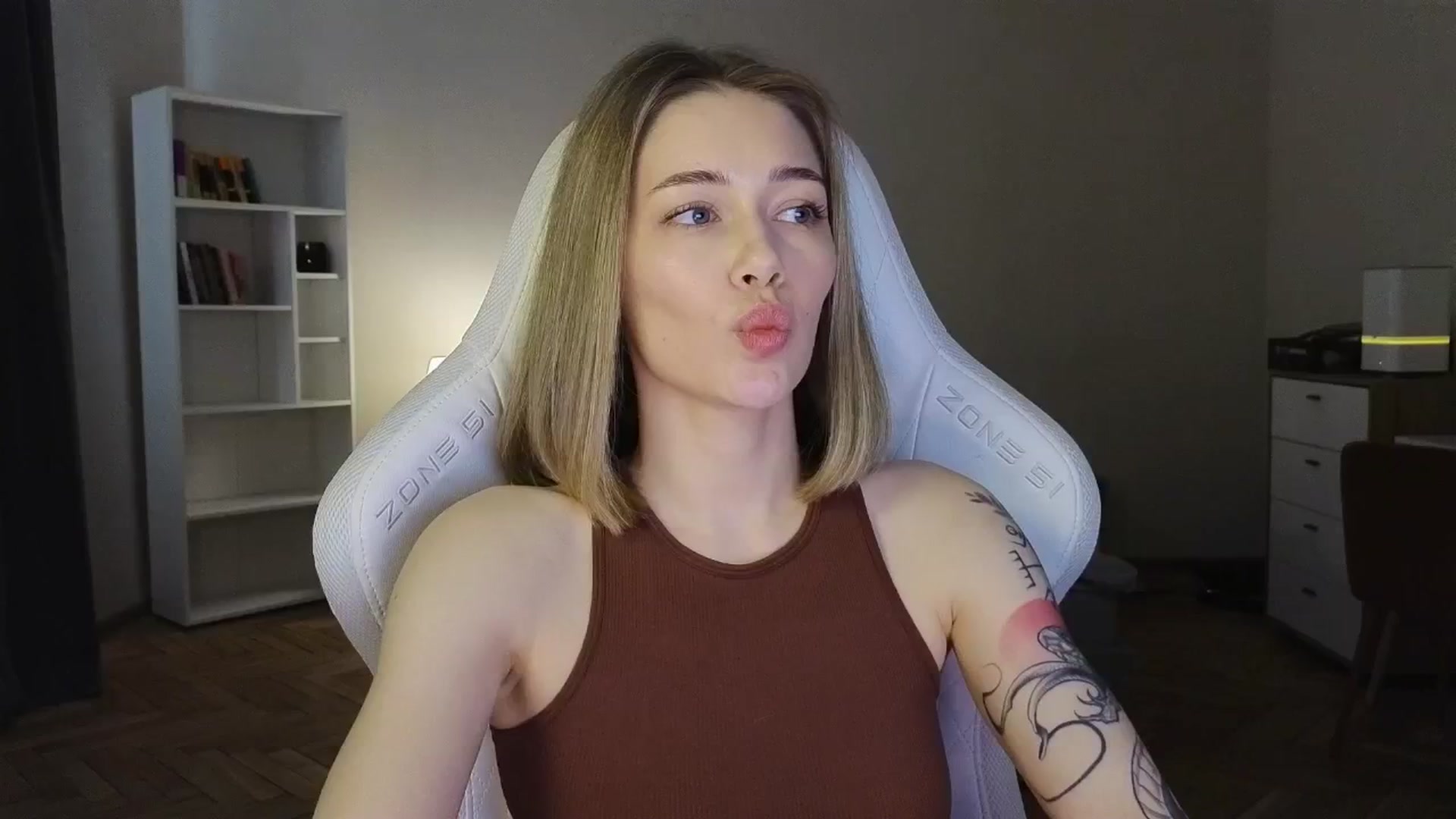 Gallery image thumbnail from KeepSpark's myfreecams stream on, 06/01/2025, 08:52 image 17 of 20