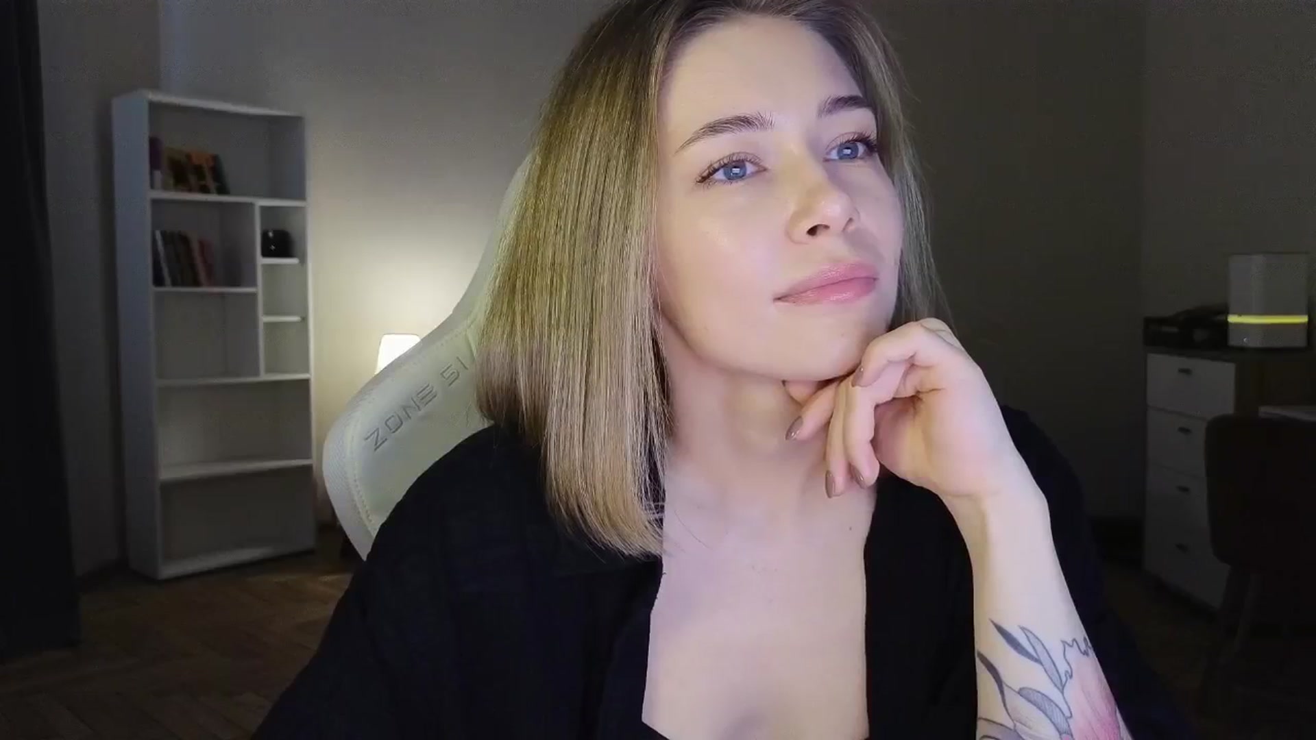 Gallery image thumbnail from KeepSpark's myfreecams stream on, 06/02/2025, 06:41 image 13 of 20