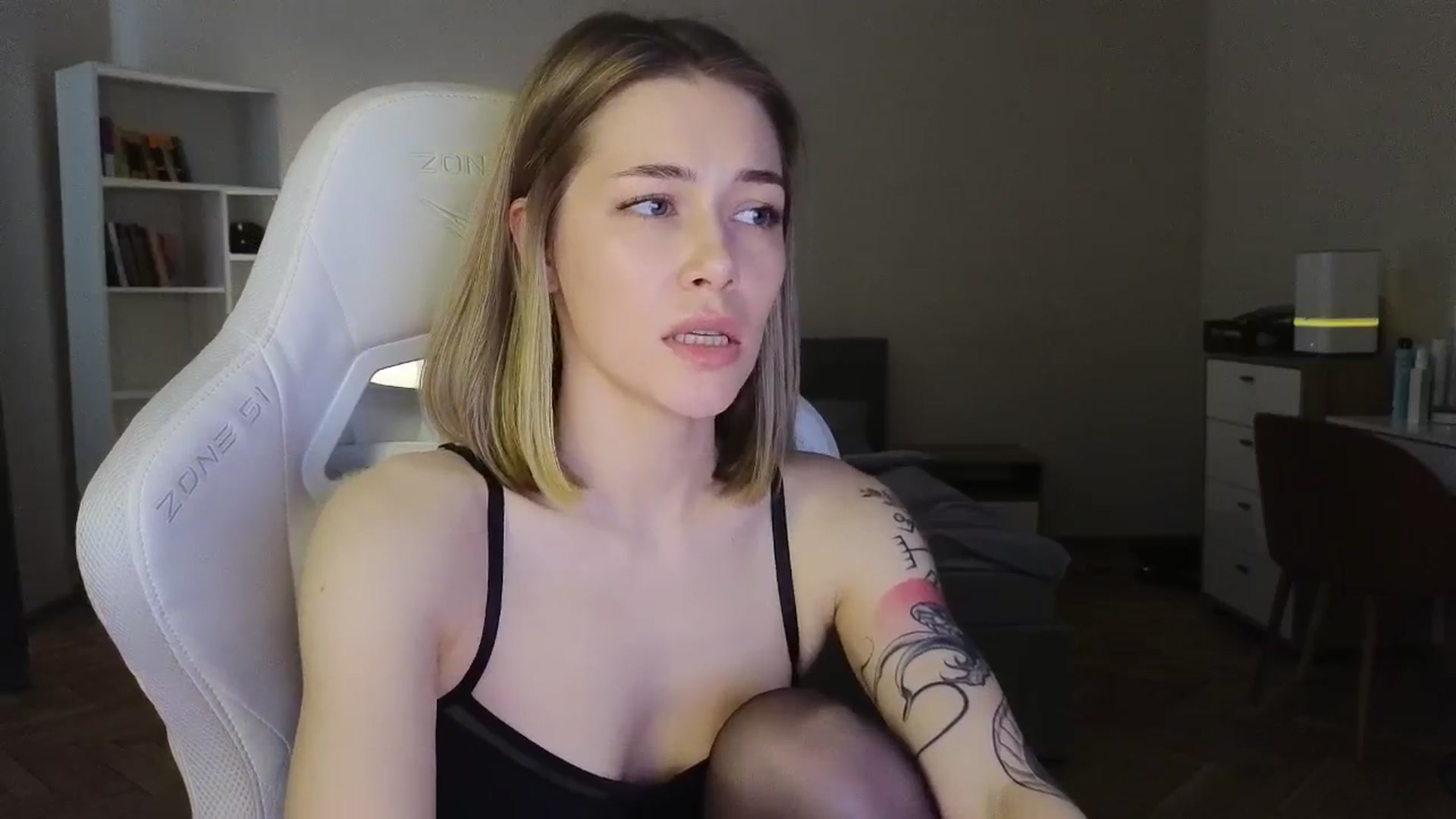 Gallery image thumbnail from KeepSpark's myfreecams stream on, 06/02/2025, 09:05 image 17 of 20