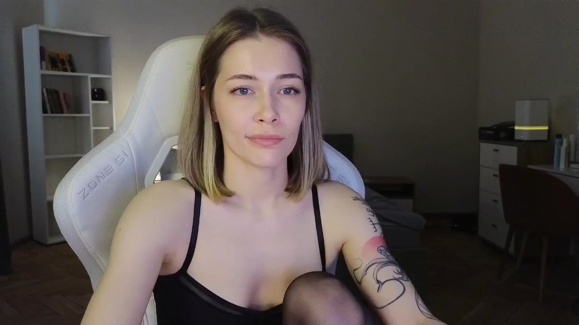 Gallery image thumbnail from KeepSpark's myfreecams stream on, 06/02/2025, 09:05 image 18 of 20