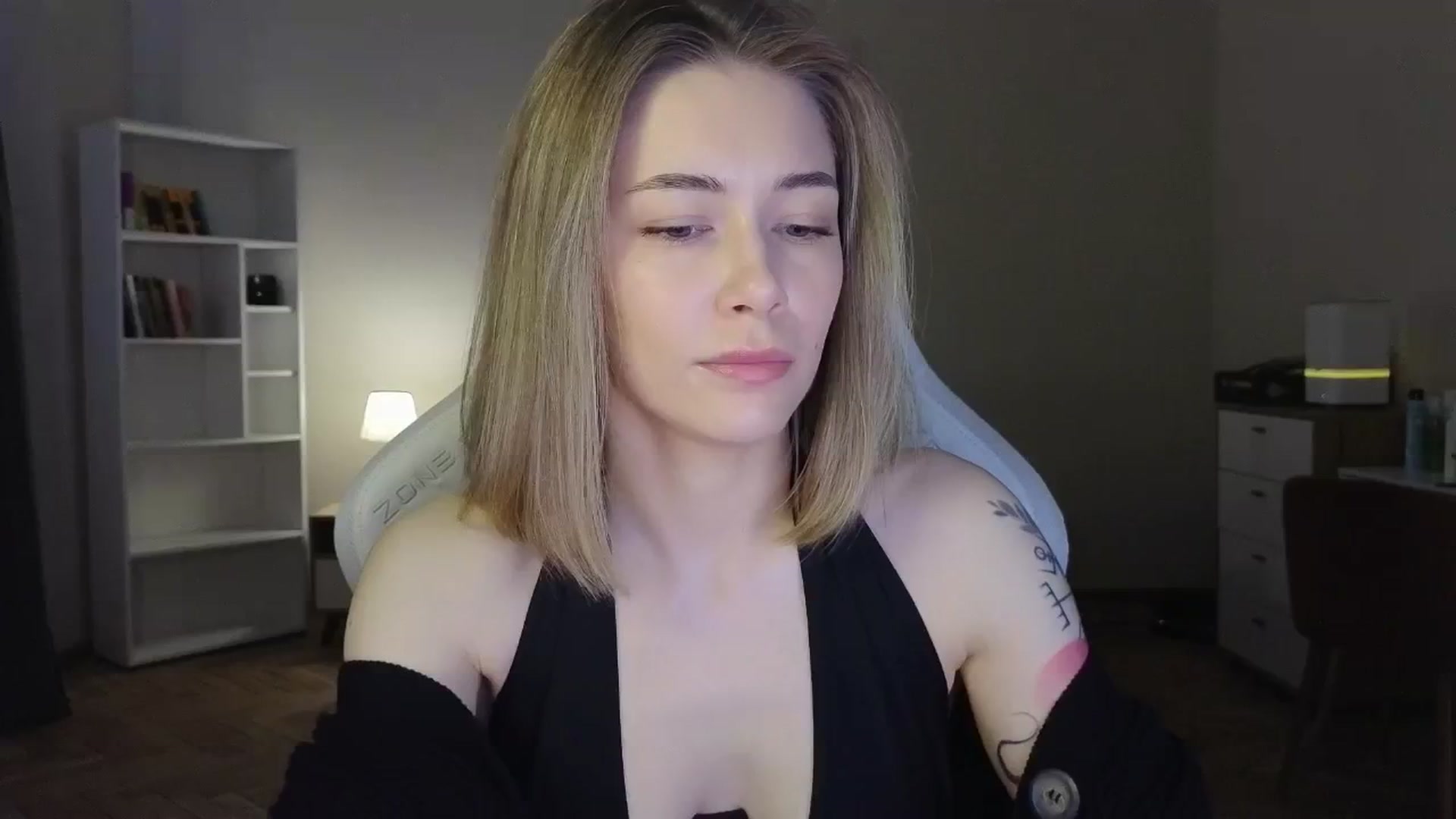 Gallery image thumbnail from KeepSpark's myfreecams stream on, 06/04/2025, 04:33 image 4 of 20