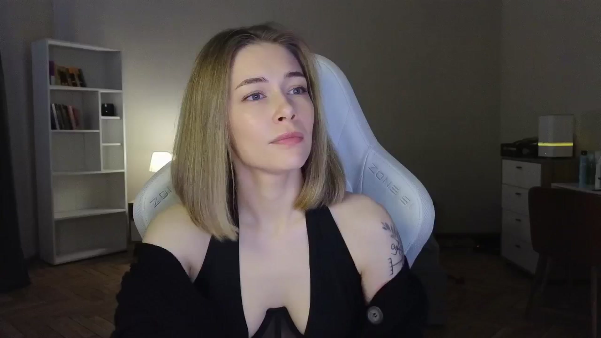 Gallery image thumbnail from KeepSpark's myfreecams stream on, 06/04/2025, 04:33 image 9 of 20