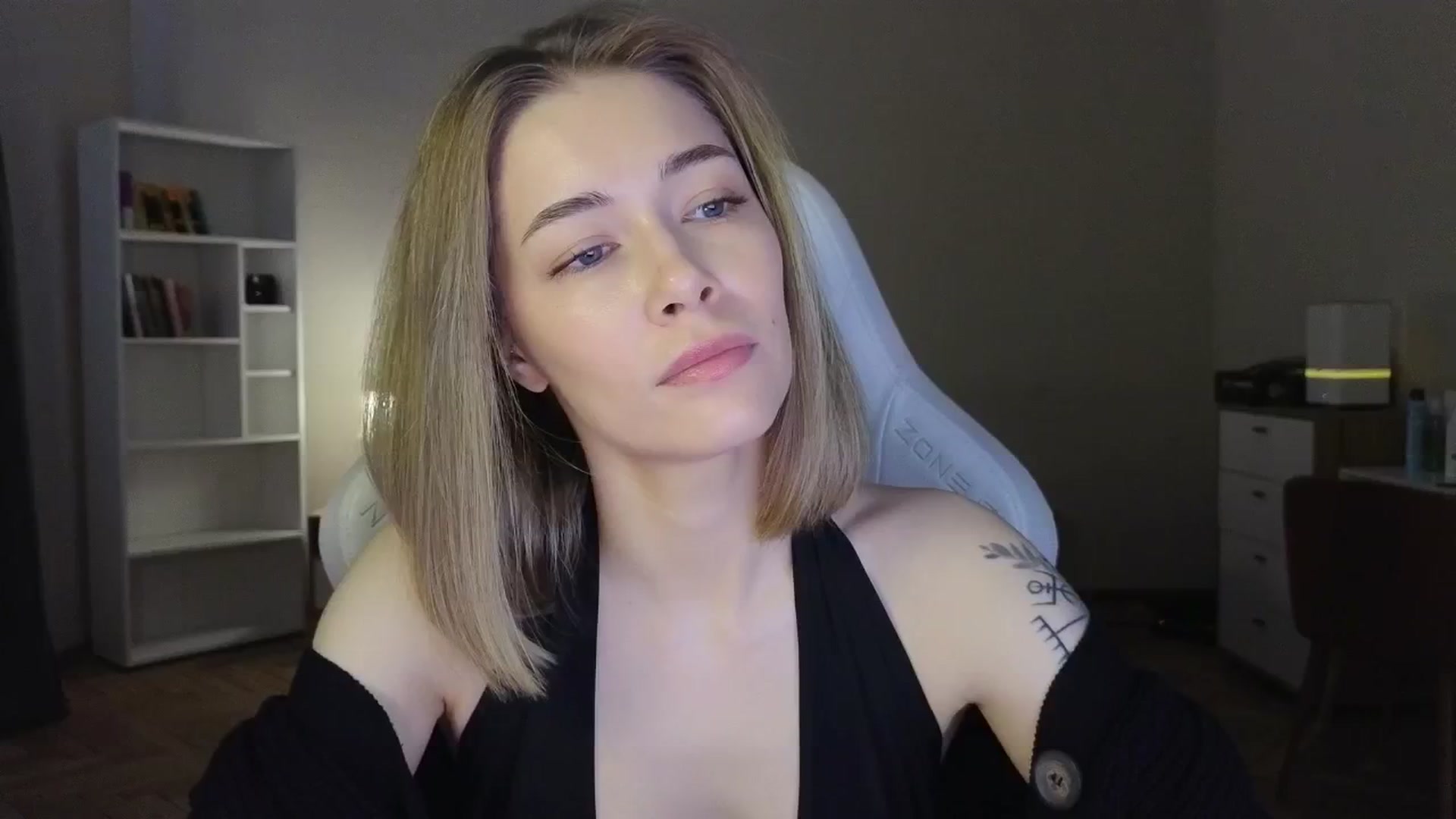Gallery image thumbnail from KeepSpark's myfreecams stream on, 06/04/2025, 04:33 image 5 of 20