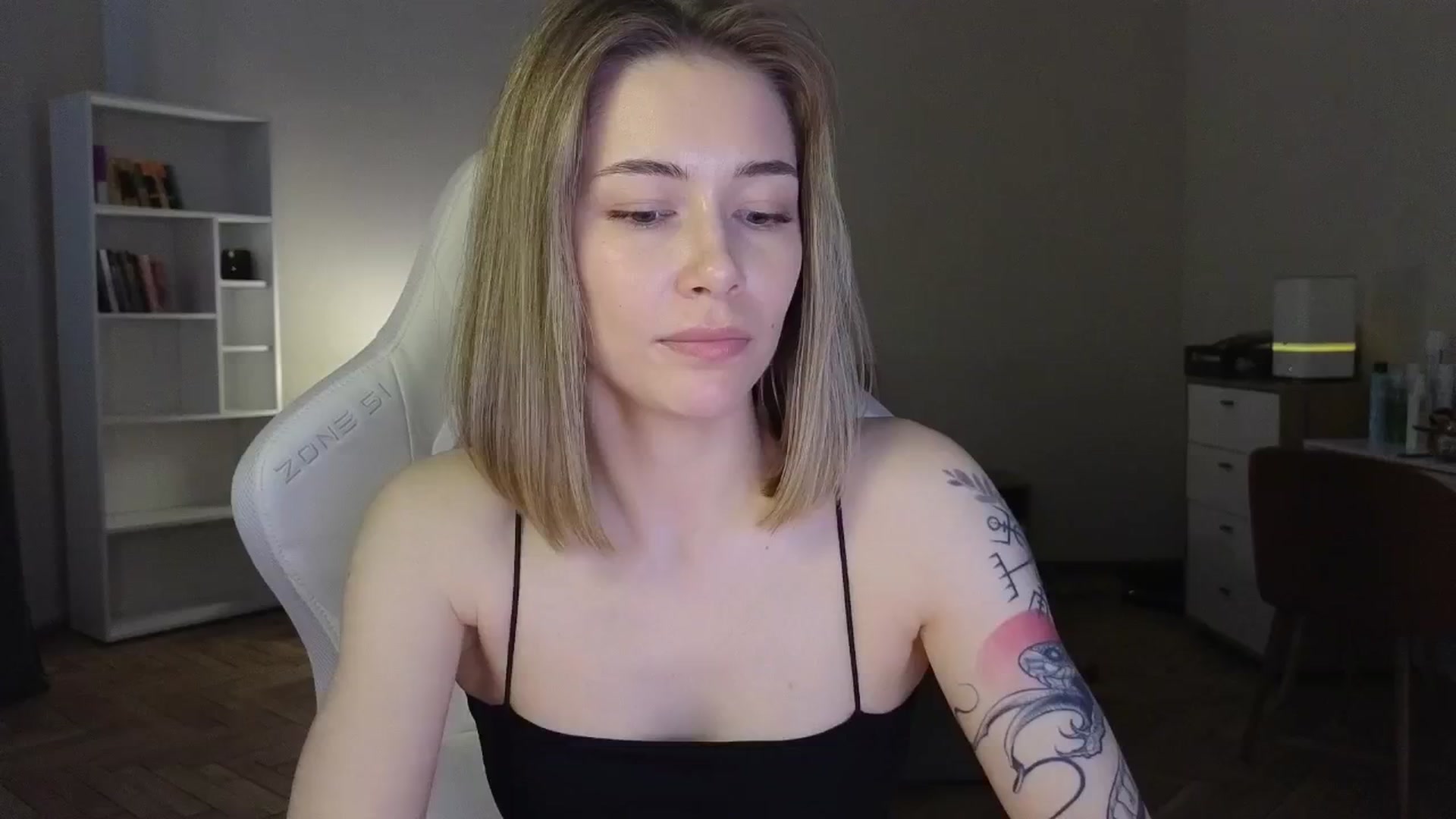 Gallery image thumbnail from KeepSpark's myfreecams stream on, 06/04/2025, 07:20 image 17 of 20