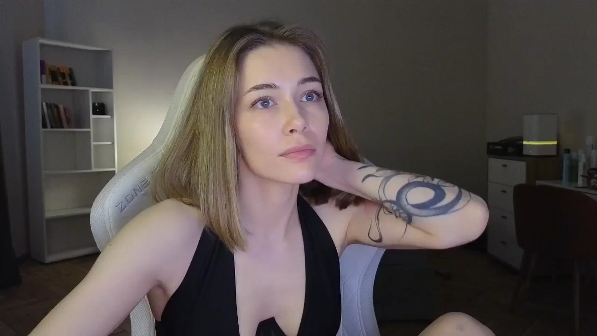 Gallery image thumbnail from KeepSpark's myfreecams stream on, 06/04/2025, 07:20 image 12 of 20