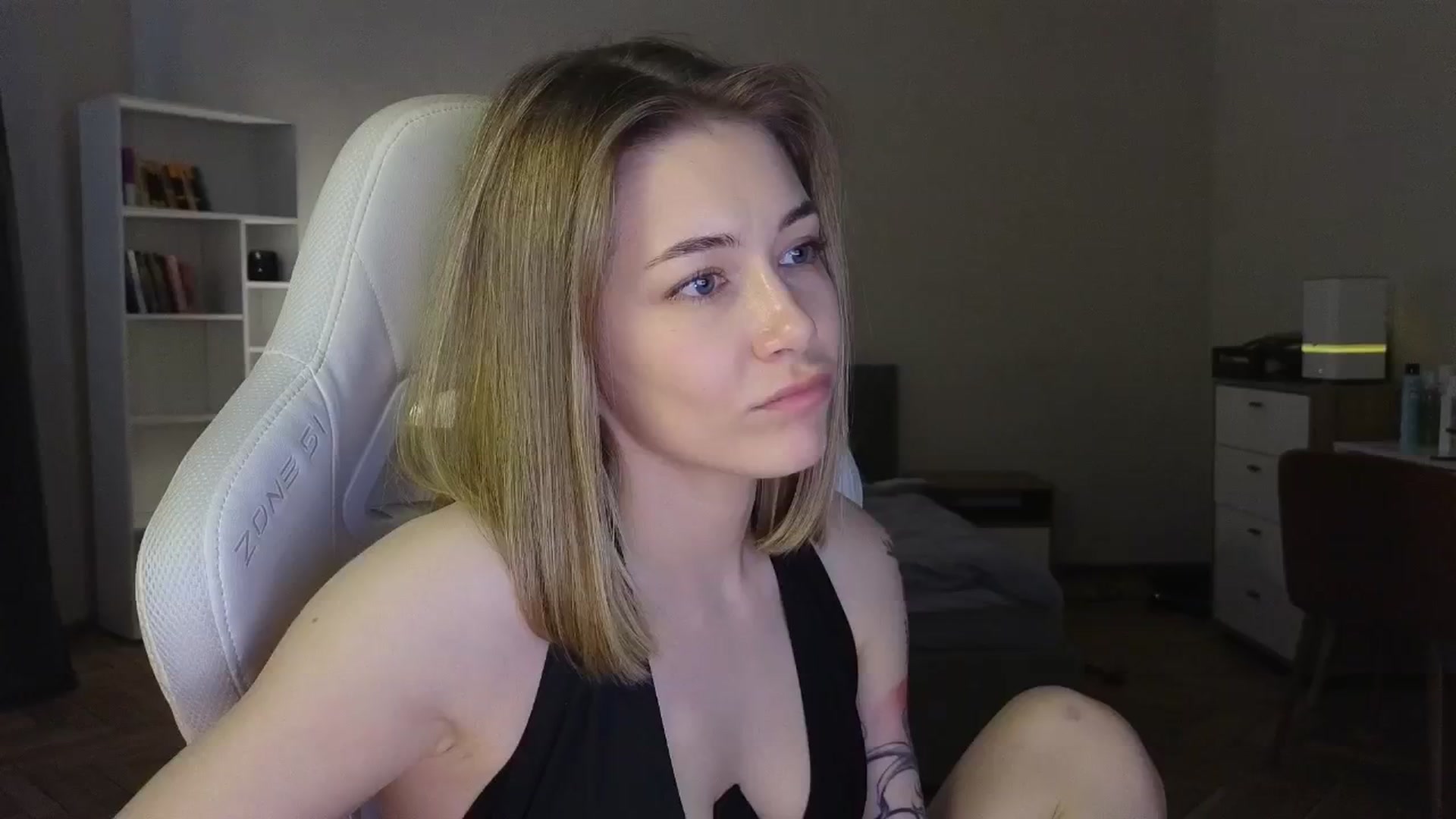 Gallery image thumbnail from KeepSpark's myfreecams stream on, 06/04/2025, 07:20 image 3 of 20