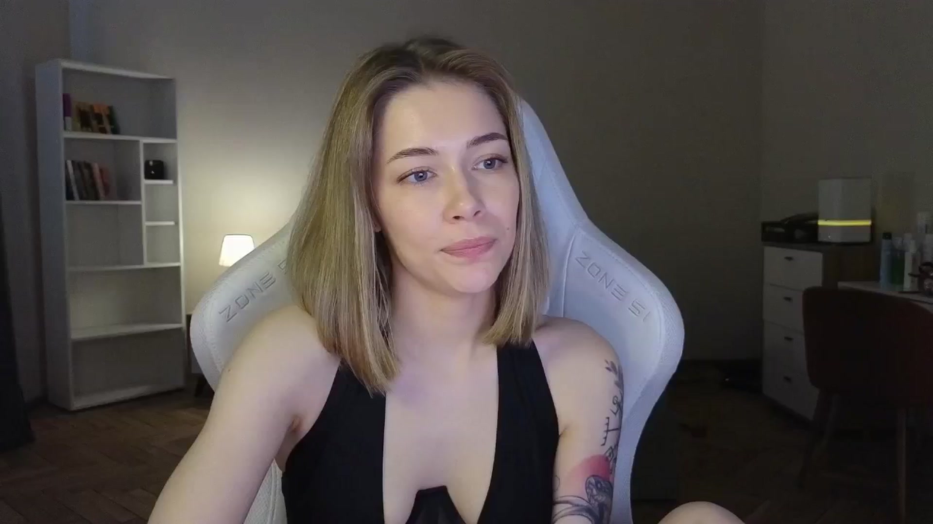 Gallery image thumbnail from KeepSpark's myfreecams stream on, 06/04/2025, 07:20 image 4 of 20