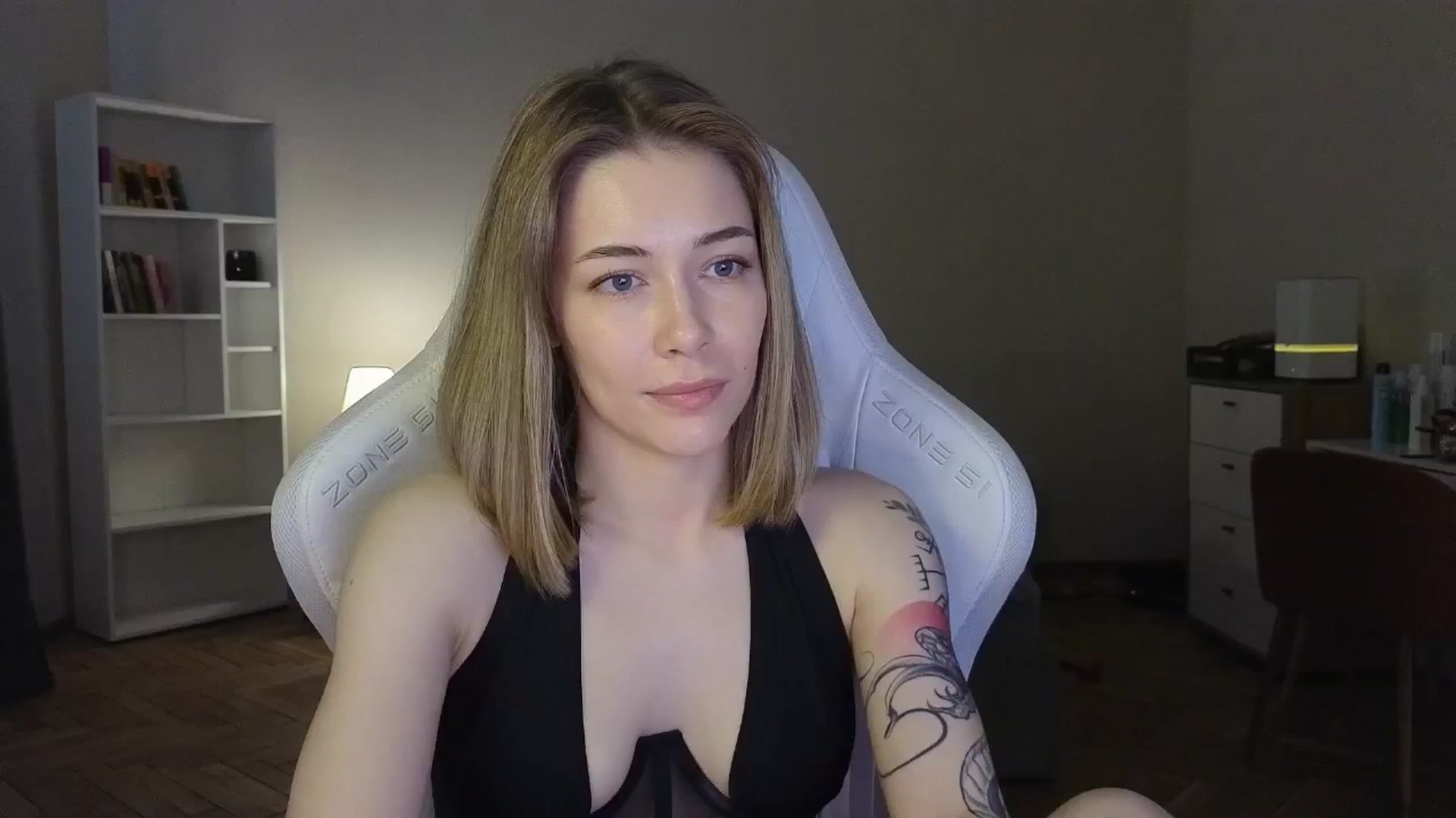 Gallery image thumbnail from KeepSpark's myfreecams stream on, 06/04/2025, 07:20 image 6 of 20