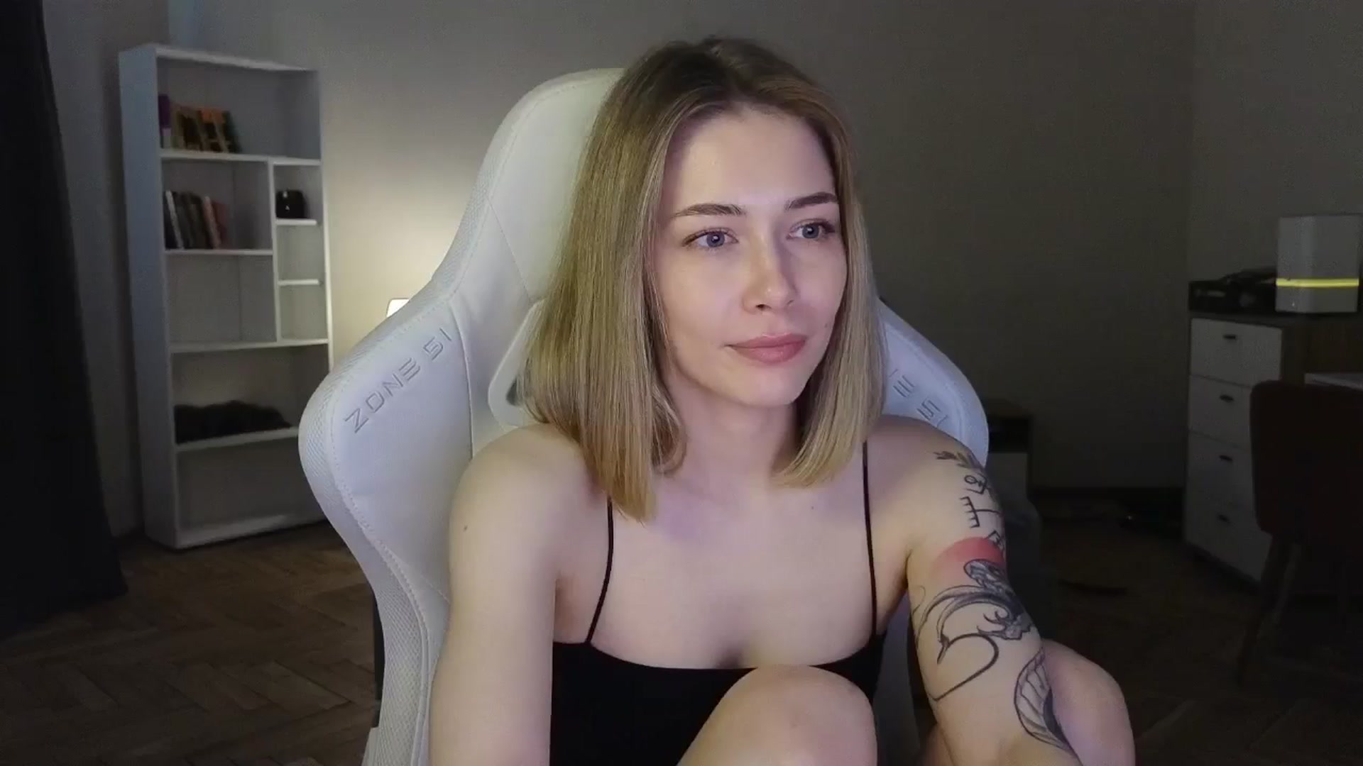 Gallery image thumbnail from KeepSpark's myfreecams stream on, 06/04/2025, 09:24 image 18 of 20