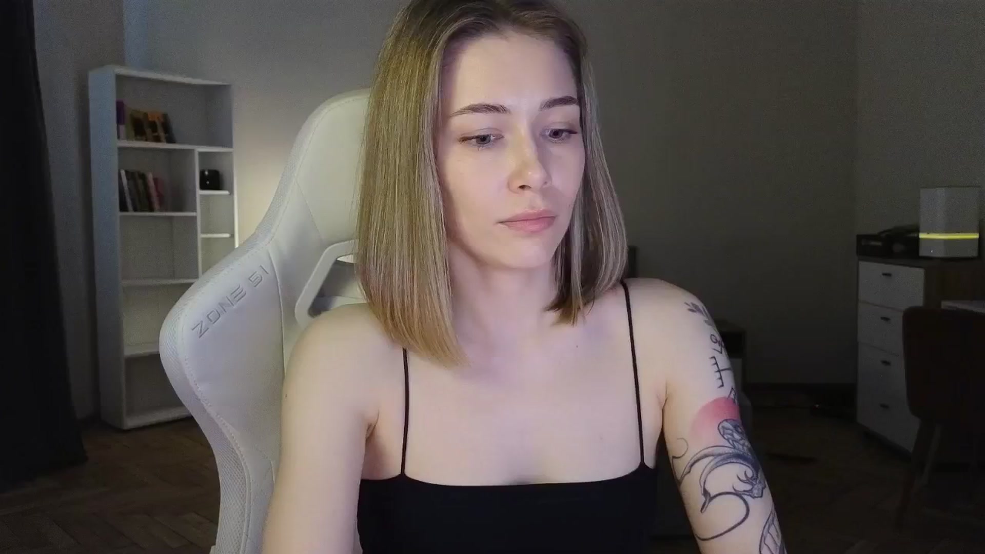 Gallery image thumbnail from KeepSpark's myfreecams stream on, 06/04/2025, 10:06 image 10 of 20