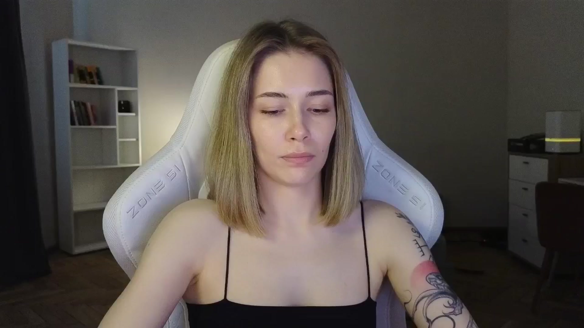 Gallery image thumbnail from KeepSpark's myfreecams stream on, 06/04/2025, 10:06 image 14 of 20