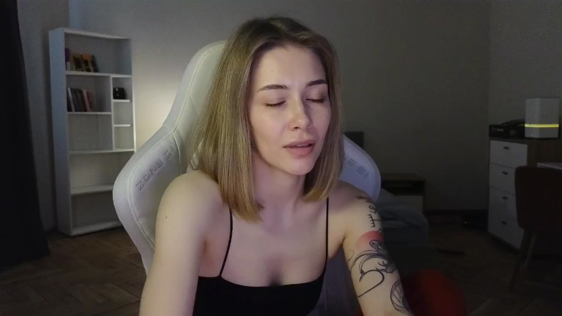 Gallery image thumbnail from KeepSpark's myfreecams stream on, 06/04/2025, 10:06 image 16 of 20