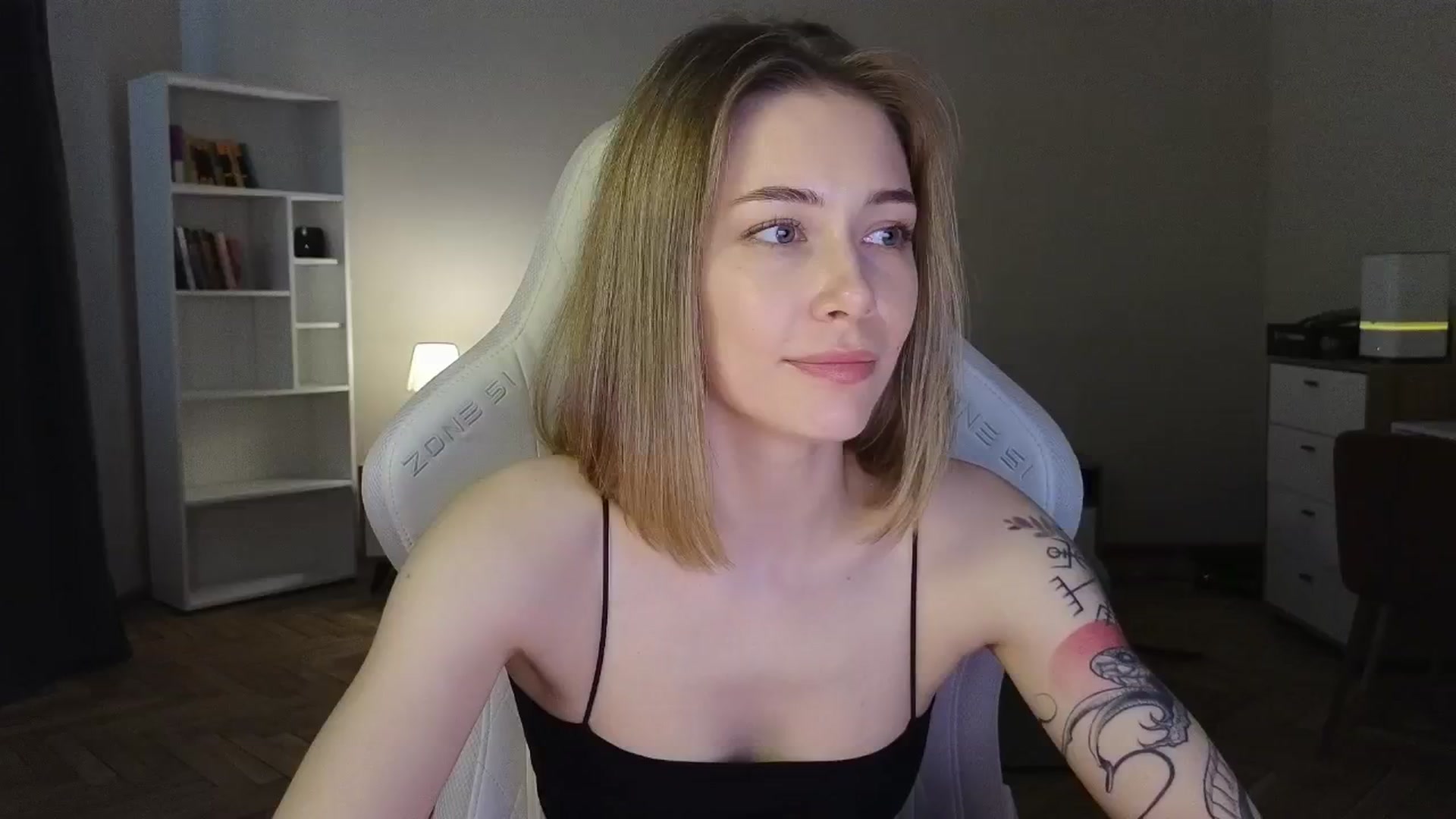 Gallery image thumbnail from KeepSpark's myfreecams stream on, 06/04/2025, 10:06 image 3 of 20