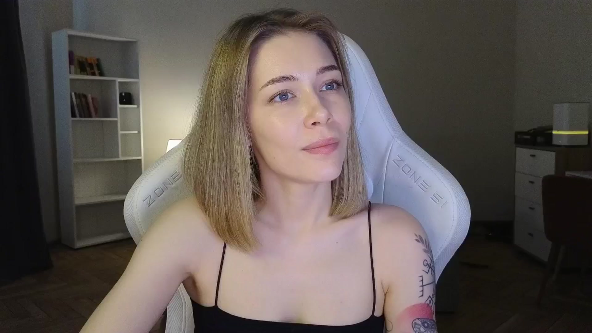 Gallery image thumbnail from KeepSpark's myfreecams stream on, 06/04/2025, 10:06 image 15 of 20
