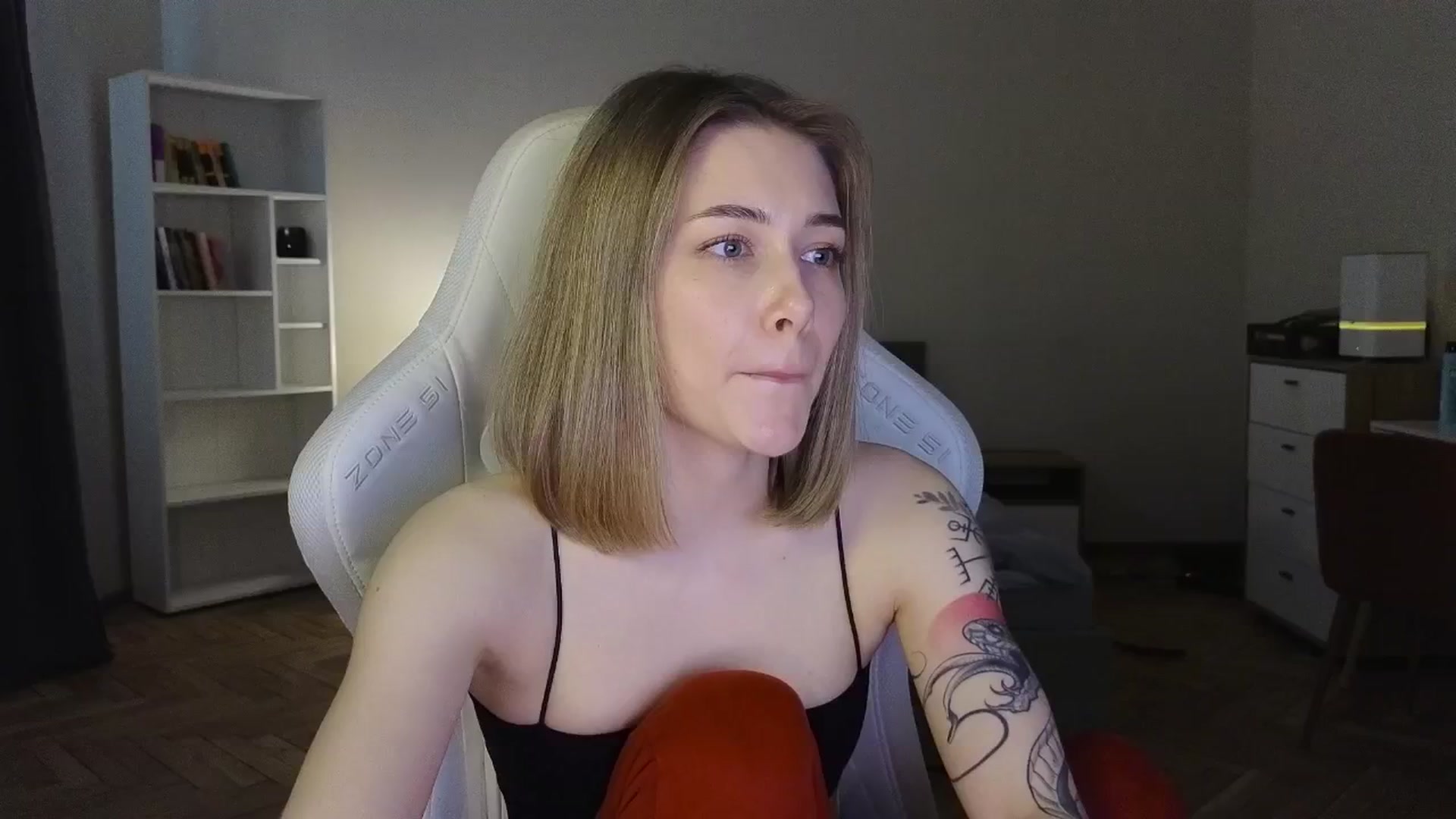 Gallery image thumbnail from KeepSpark's myfreecams stream on, 06/04/2025, 10:06 image 20 of 20