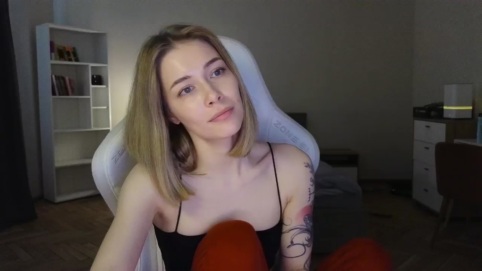Gallery image thumbnail from KeepSpark's myfreecams stream on, 06/04/2025, 10:06 image 18 of 20