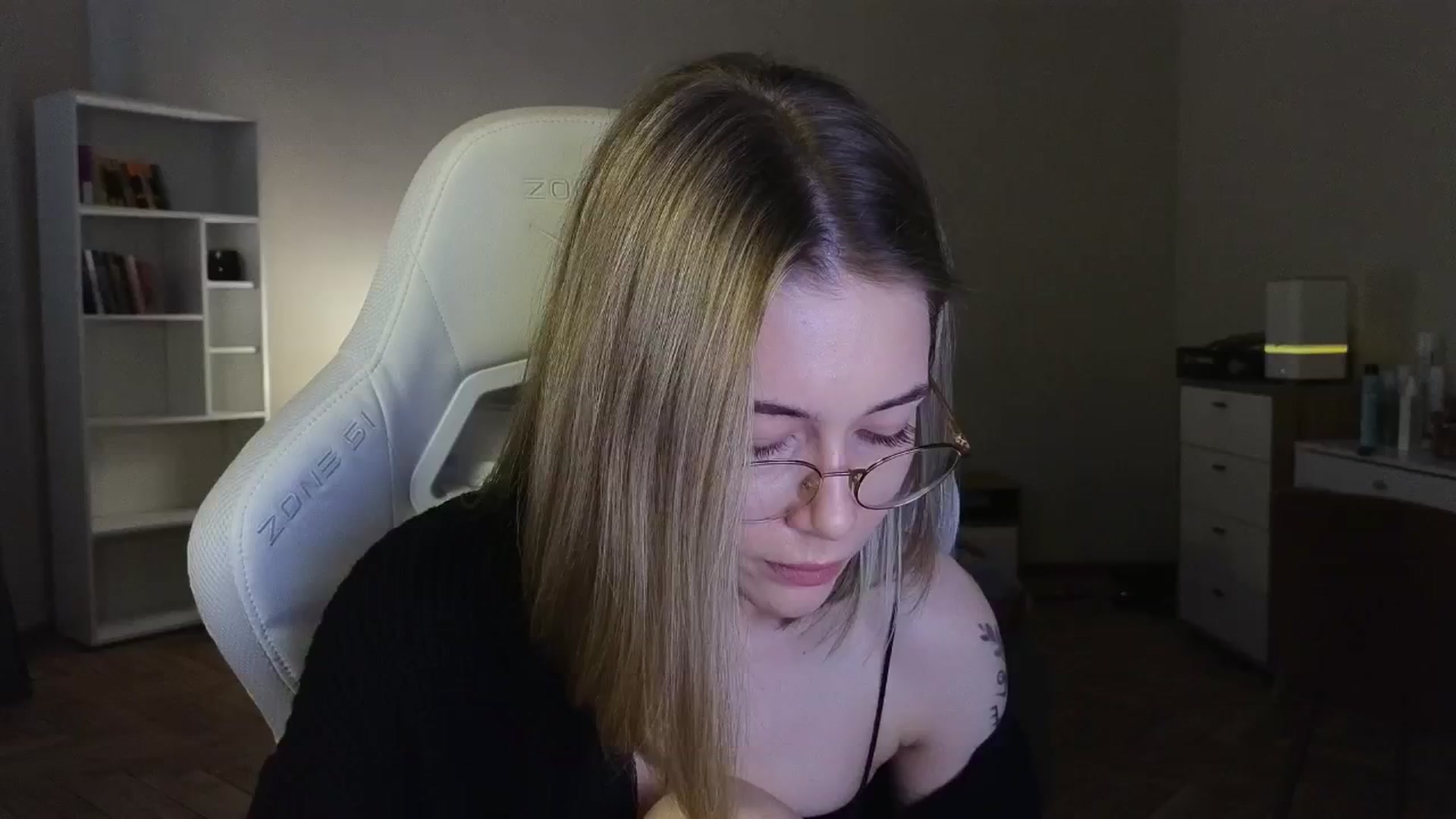 Gallery image thumbnail from KeepSpark's myfreecams stream on, 06/06/2025, 04:55 image 13 of 20