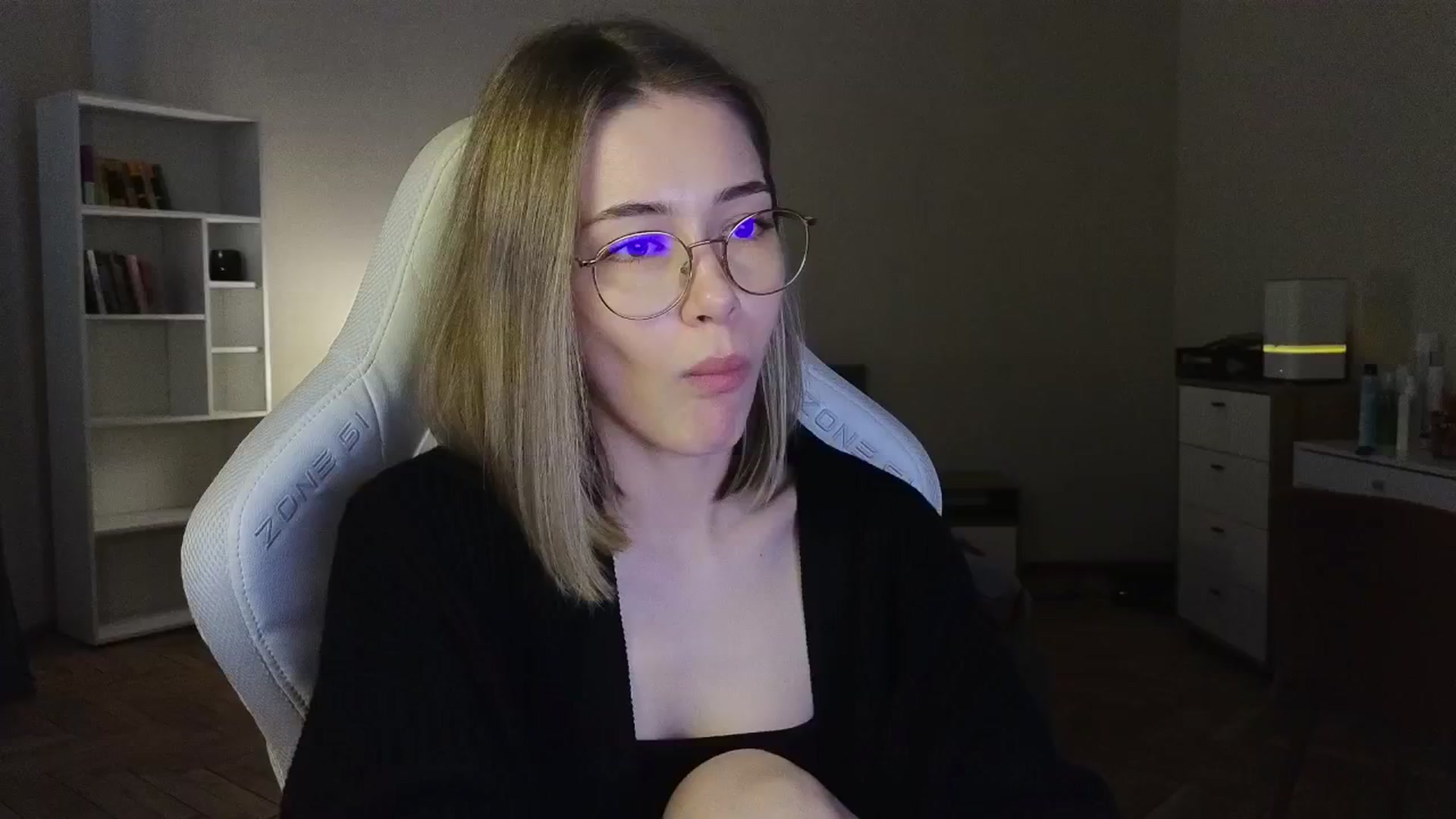 Gallery image thumbnail from KeepSpark's myfreecams stream on, 06/06/2025, 04:55 image 7 of 20