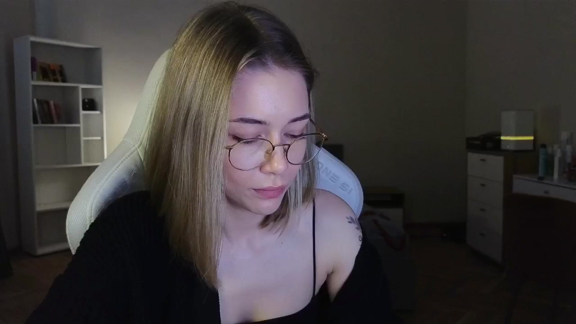 Gallery image thumbnail from KeepSpark's myfreecams stream on, 06/06/2025, 04:55 image 12 of 20