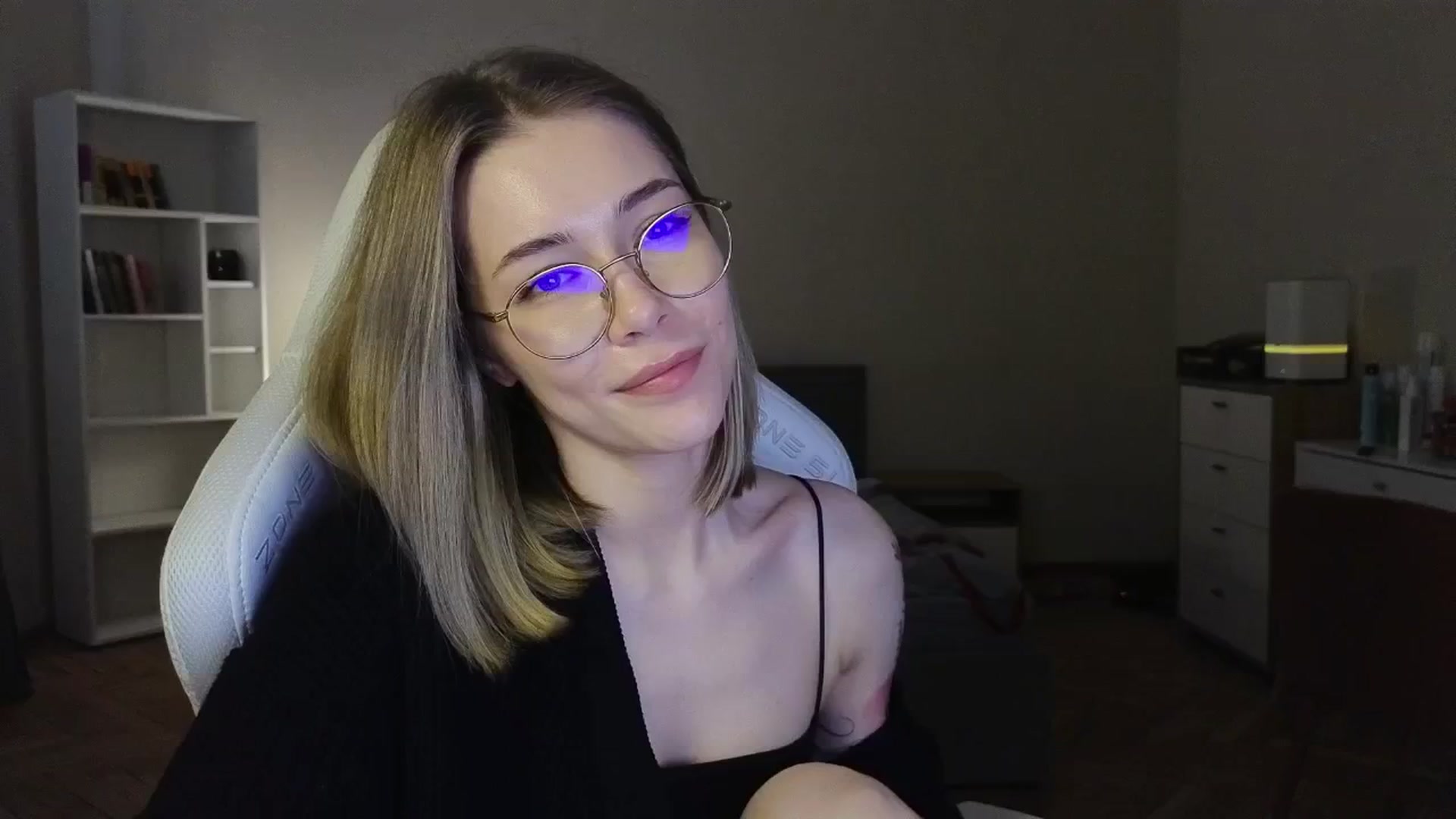 Gallery image thumbnail from KeepSpark's myfreecams stream on, 06/06/2025, 04:55 image 15 of 20