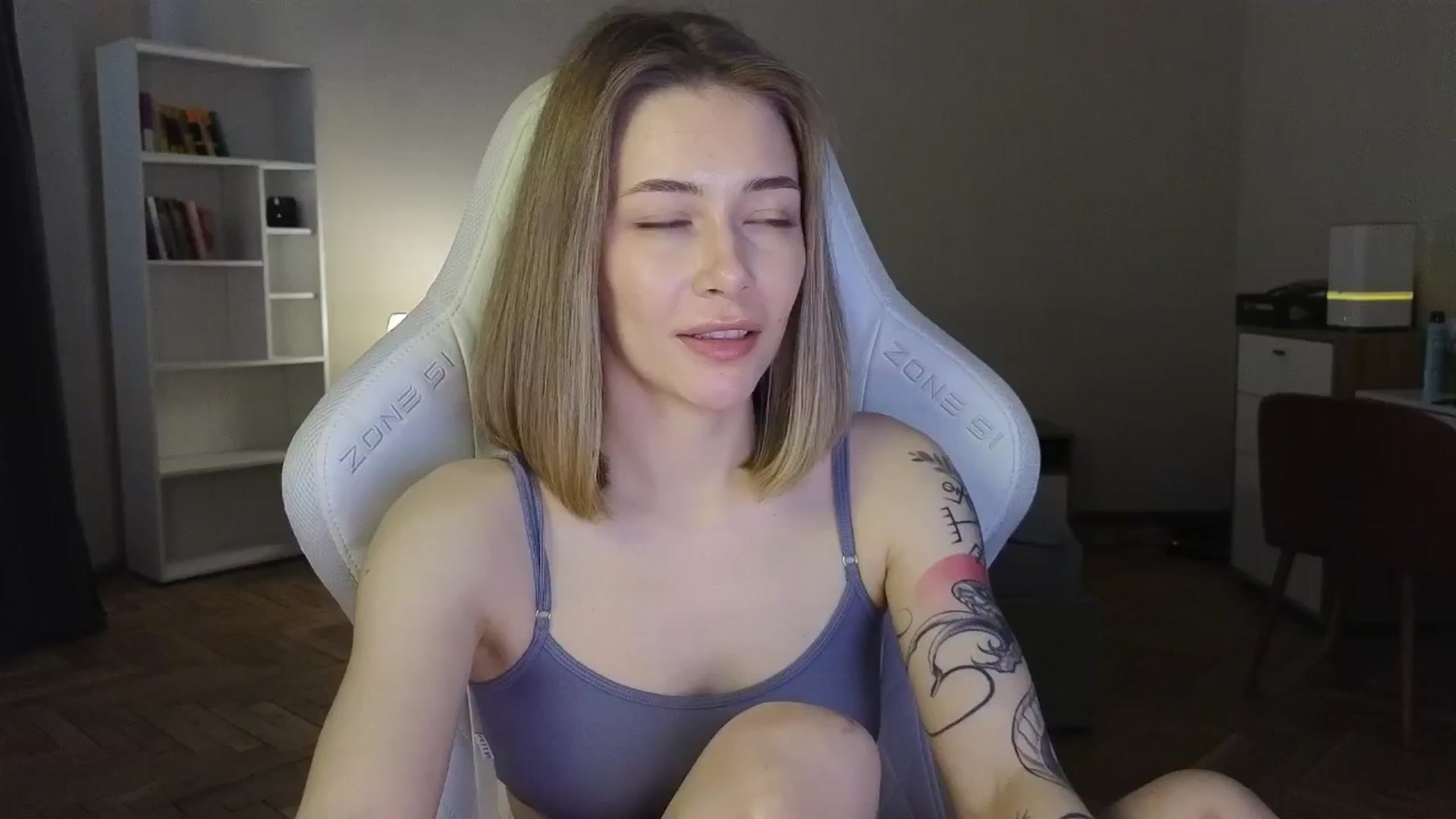 Gallery image thumbnail from KeepSpark's myfreecams stream on, 06/07/2025, 08:58 image 6 of 20