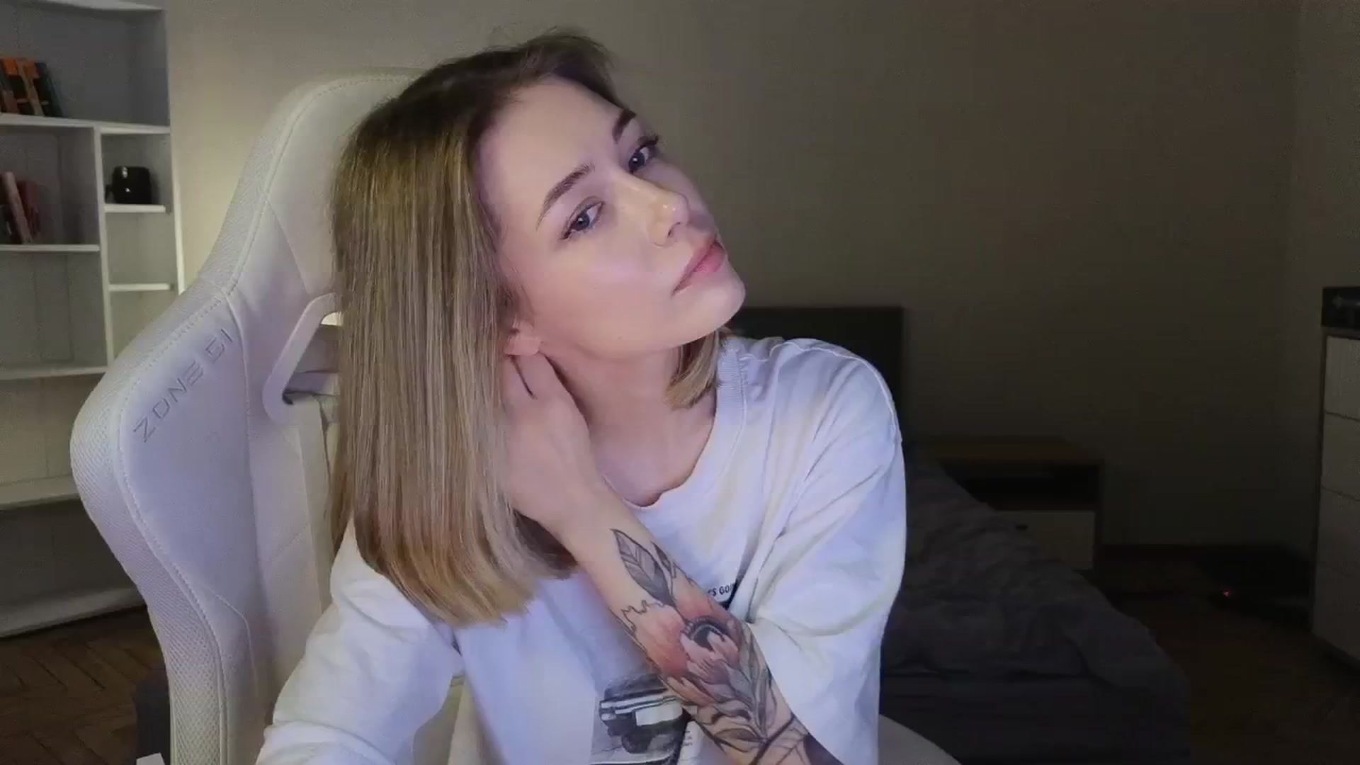 Gallery image thumbnail from KeepSpark's myfreecams stream on, 06/08/2025, 06:26 image 18 of 20