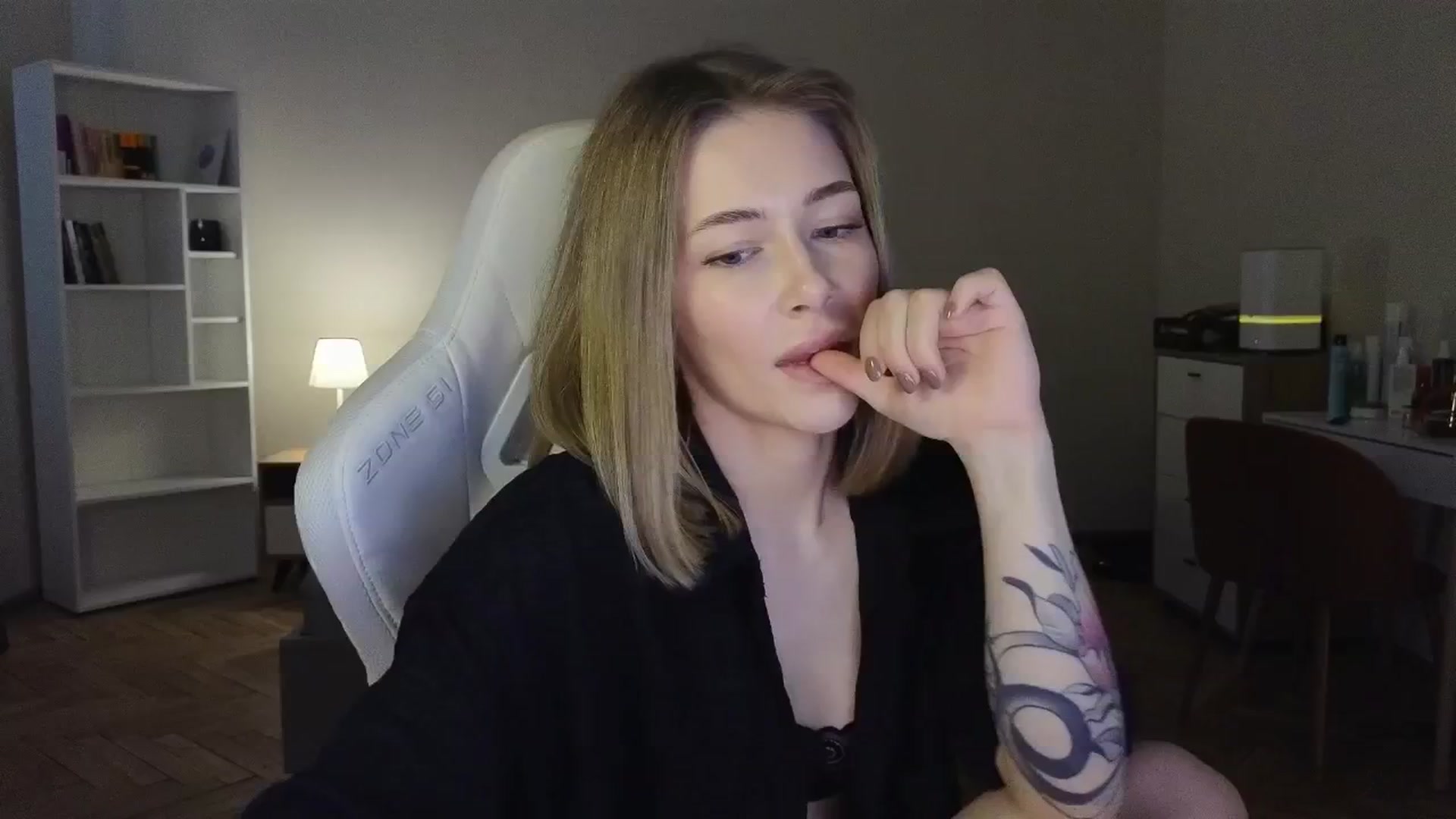 Gallery image thumbnail from KeepSpark's myfreecams stream on, 06/11/2025, 05:33 image 14 of 20