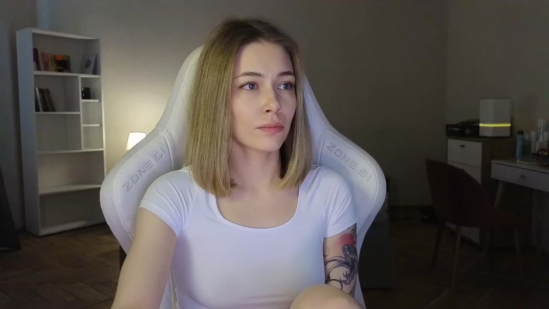 Gallery image thumbnail from KeepSpark's myfreecams stream on, 06/13/2025, 07:51 image 5 of 20