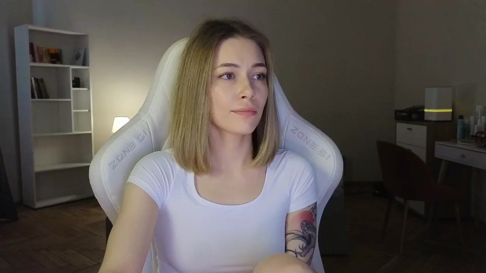 Gallery image thumbnail from KeepSpark's myfreecams stream on, 06/13/2025, 07:51 image 9 of 20