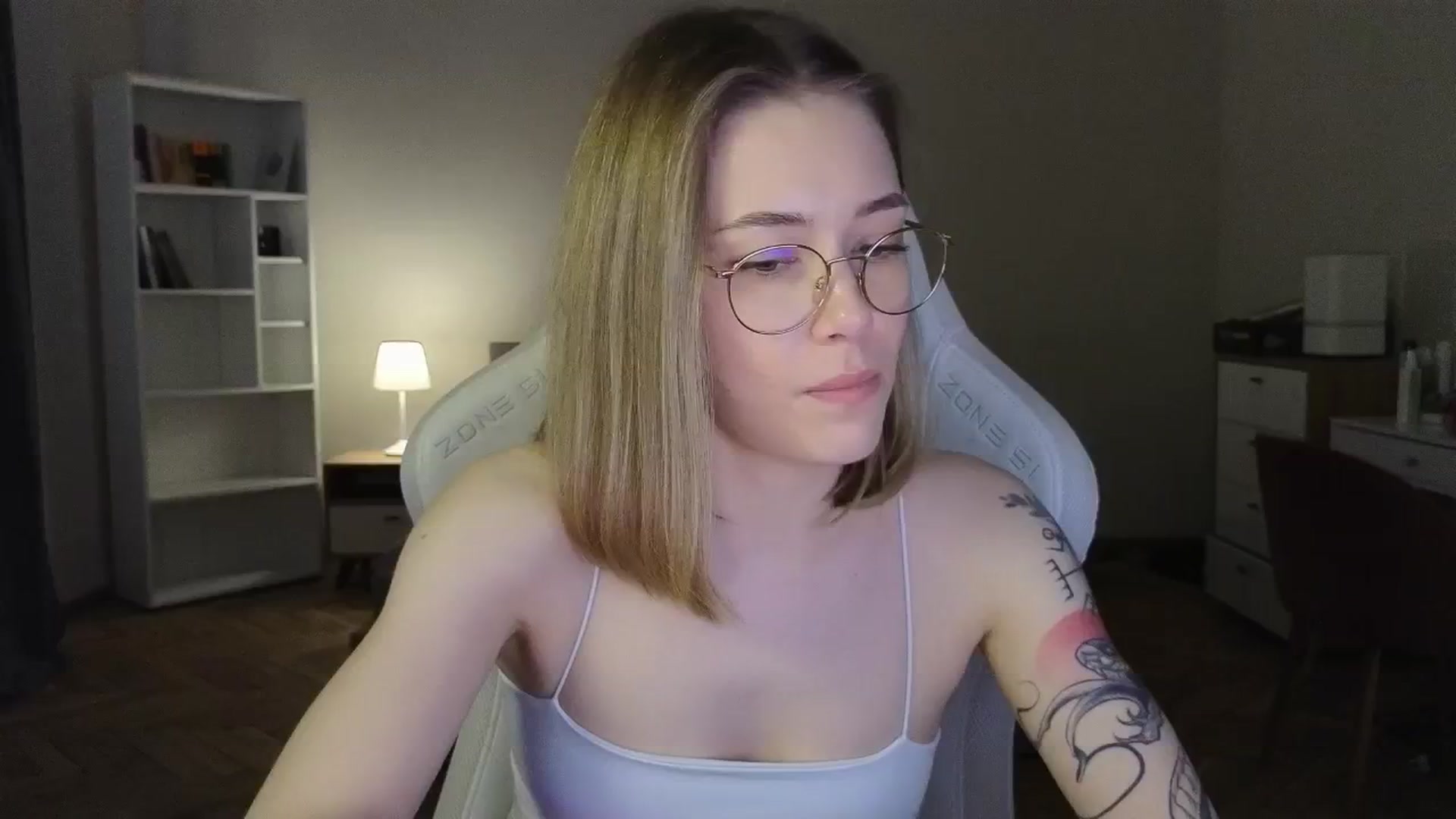 Gallery image thumbnail from KeepSpark's myfreecams stream on, 06/24/2025, 07:20 image 18 of 20