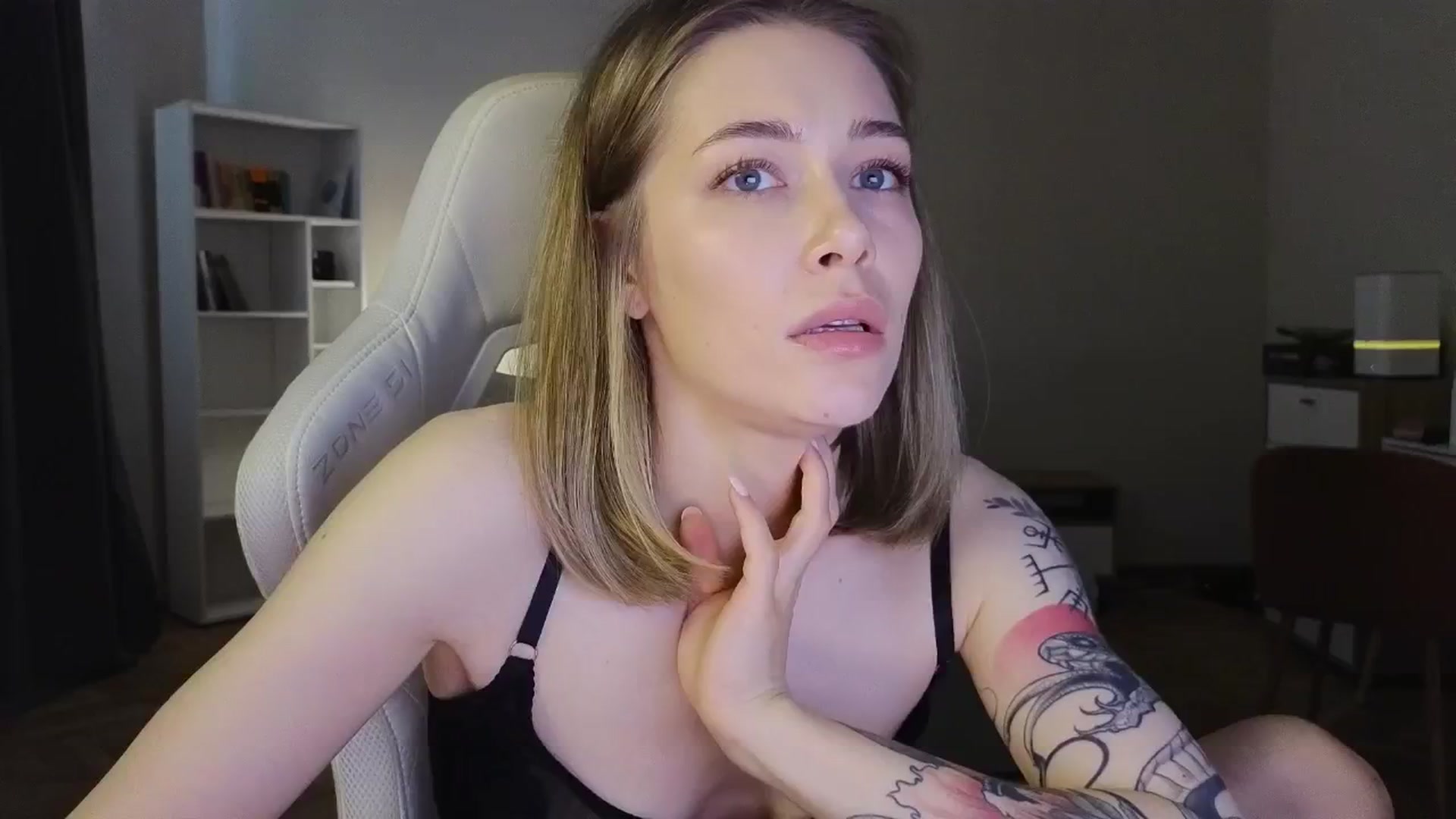 Gallery image thumbnail from KeepSpark's myfreecams stream on, 07/01/2025, 10:42 image 7 of 20