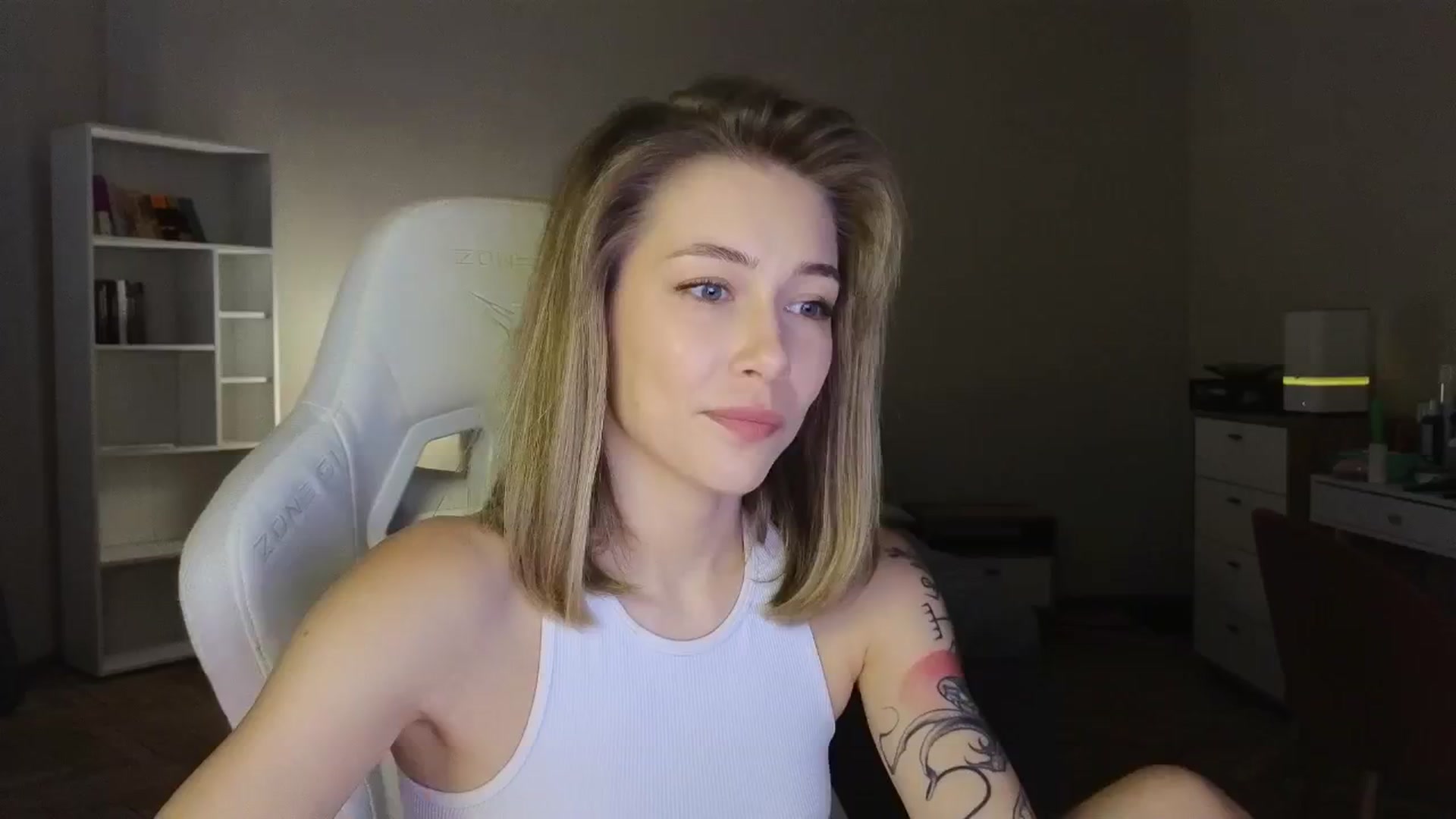 Gallery image thumbnail from KeepSpark's myfreecams stream on, 08/06/2025, 05:12 image 2 of 20