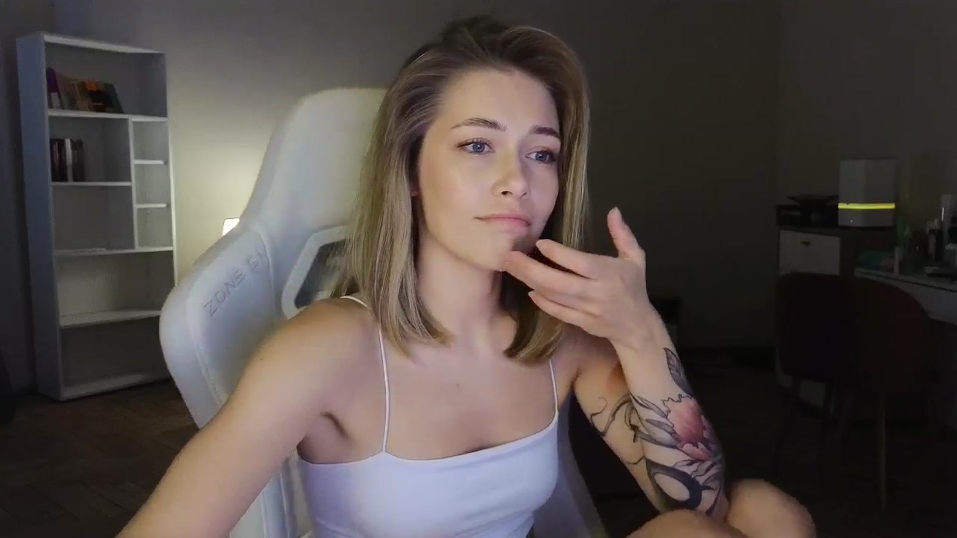 Gallery image thumbnail from KeepSpark's myfreecams stream on, 08/07/2025, 05:42 image 15 of 20