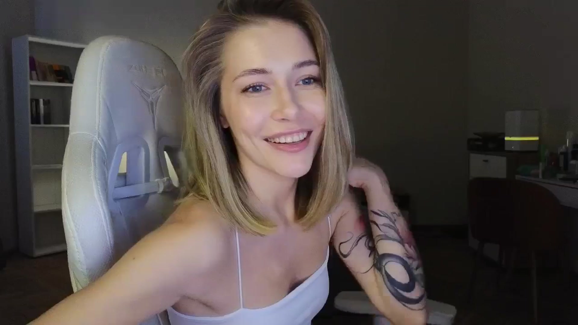Gallery image thumbnail from KeepSpark's myfreecams stream on, 08/07/2025, 07:00 image 12 of 20
