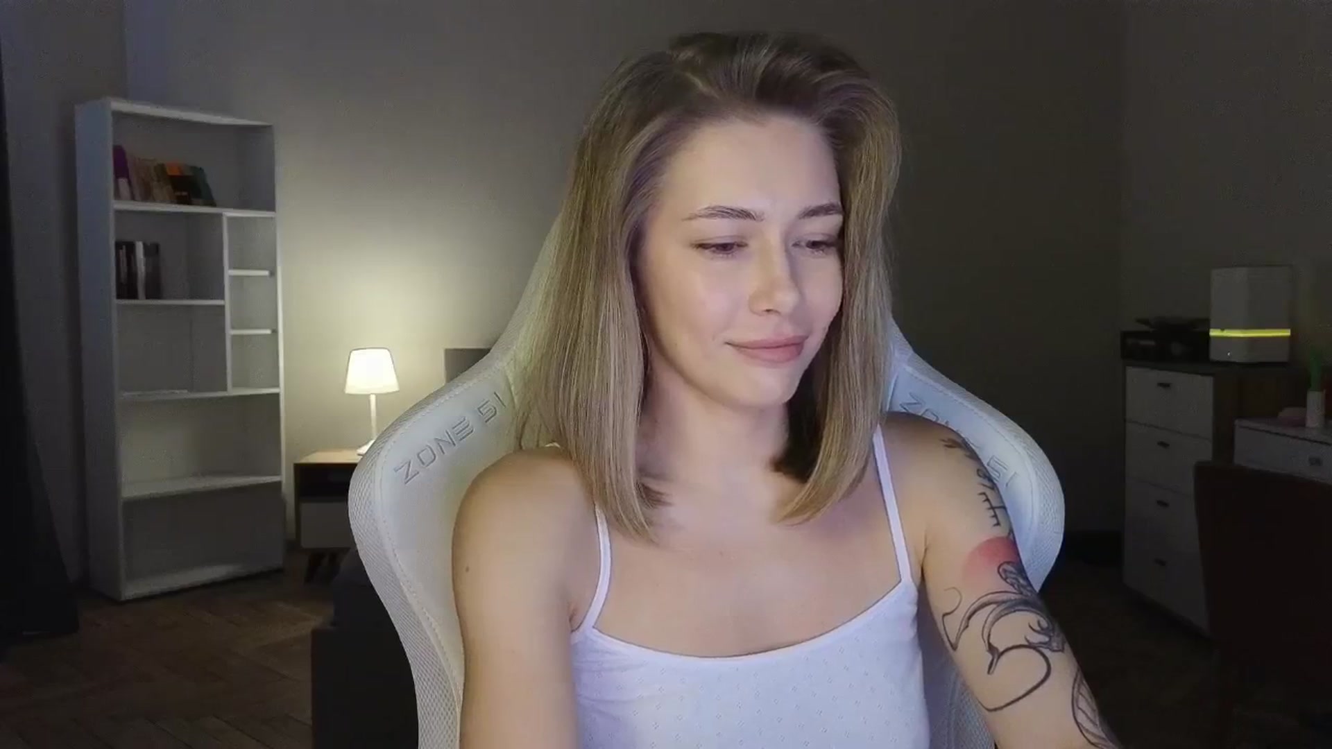 Gallery image thumbnail from KeepSpark's myfreecams stream on, 08/09/2025, 05:44 image 16 of 20