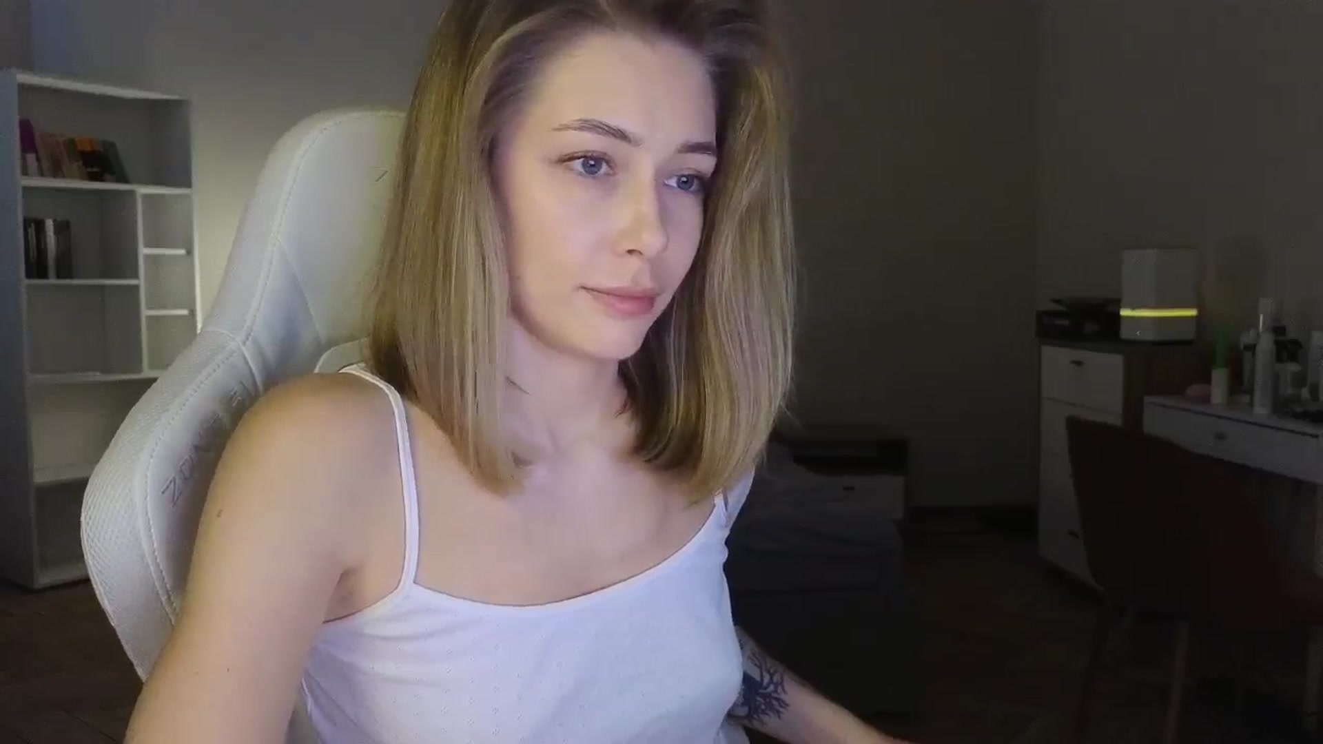 Gallery image thumbnail from KeepSpark's myfreecams stream on, 08/09/2025, 06:56 image 7 of 20