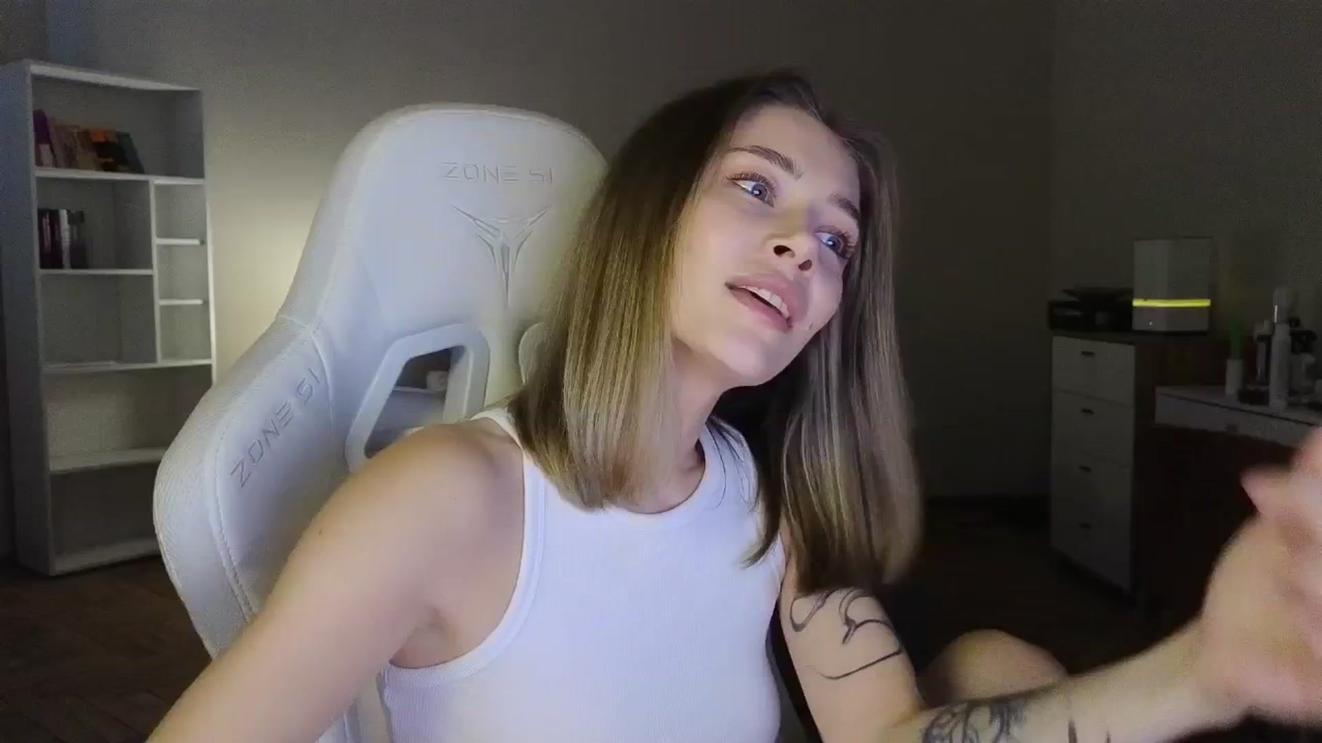Gallery image thumbnail from KeepSpark's myfreecams stream on, 08/12/2025, 04:49 image 10 of 20