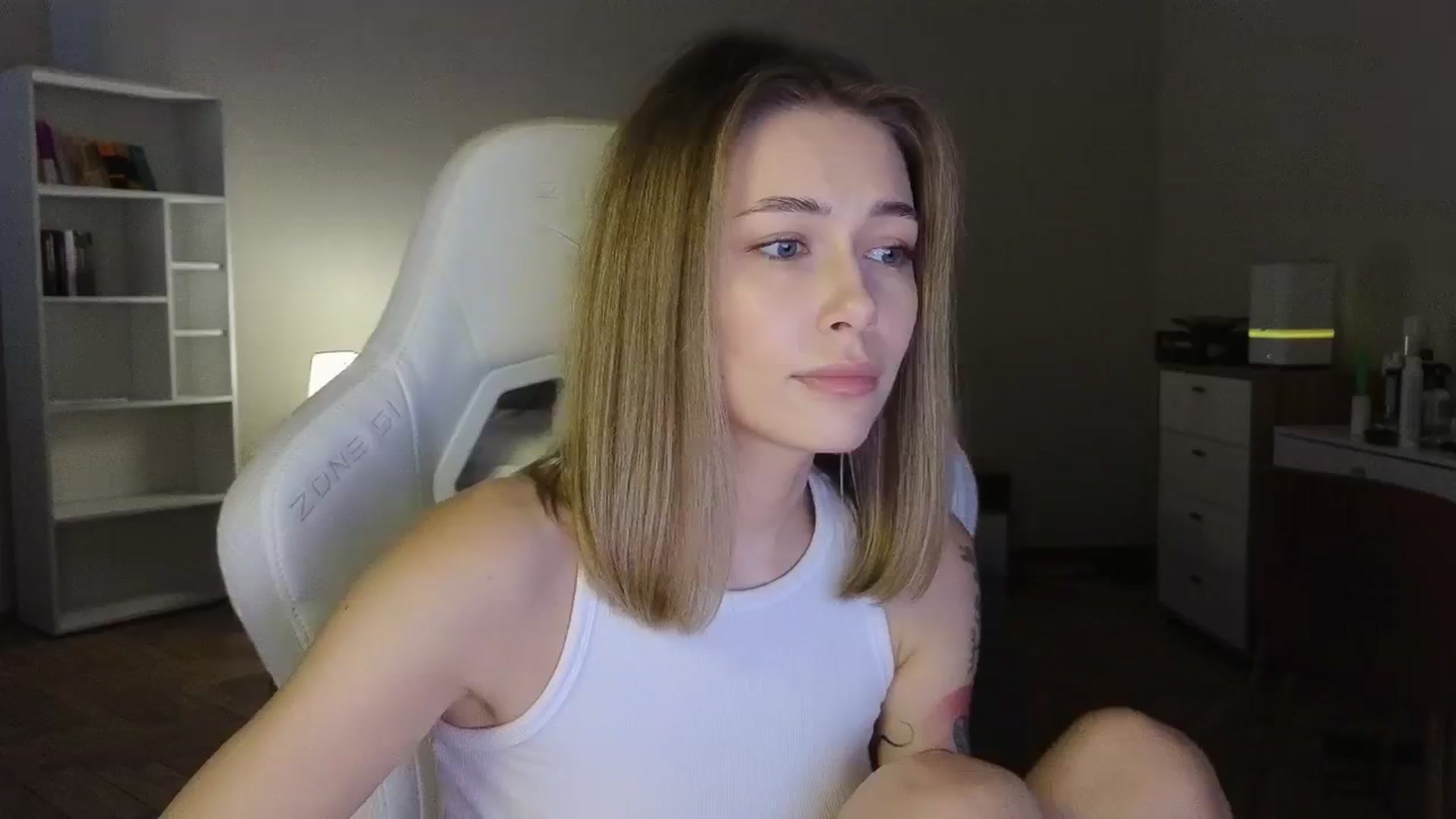 Gallery image thumbnail from KeepSpark's myfreecams stream on, 08/12/2025, 04:49 image 9 of 20