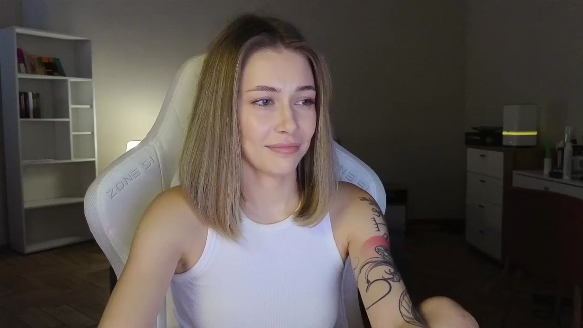 Gallery image thumbnail from KeepSpark's myfreecams stream on, 08/12/2025, 06:00 image 4 of 20
