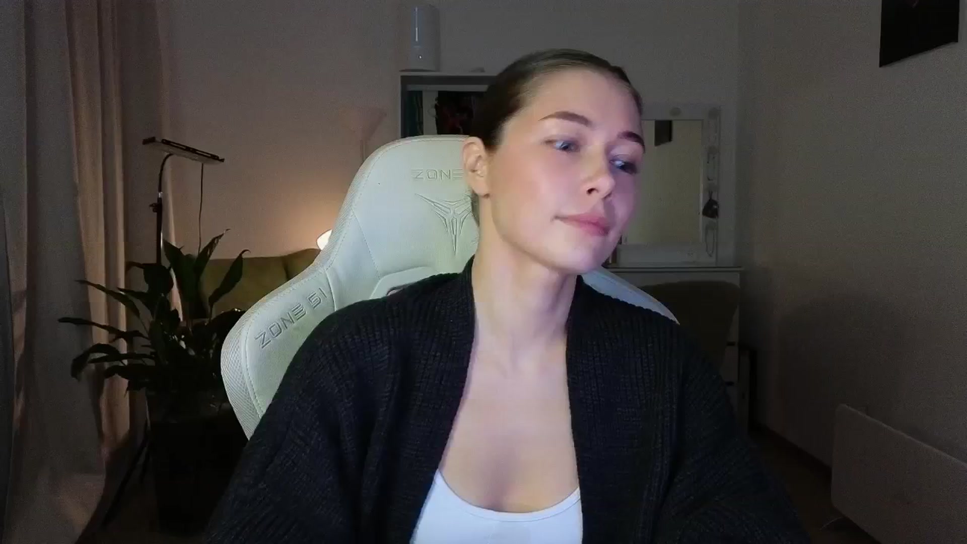Gallery image thumbnail from KeepSpark's myfreecams stream on, 11/28/2025, 04:55 image 1 of 20