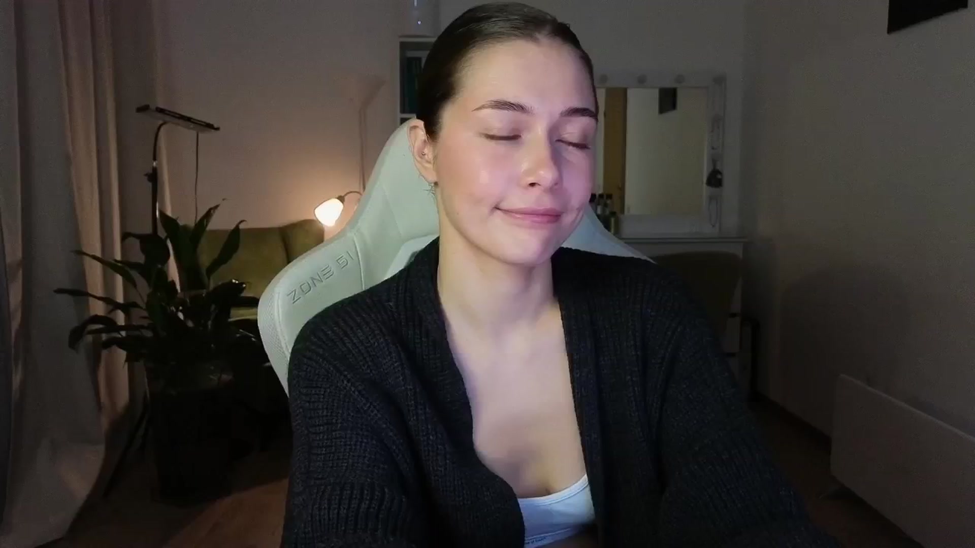 Gallery image thumbnail from KeepSpark's myfreecams stream on, 11/28/2025, 05:28 image 18 of 20