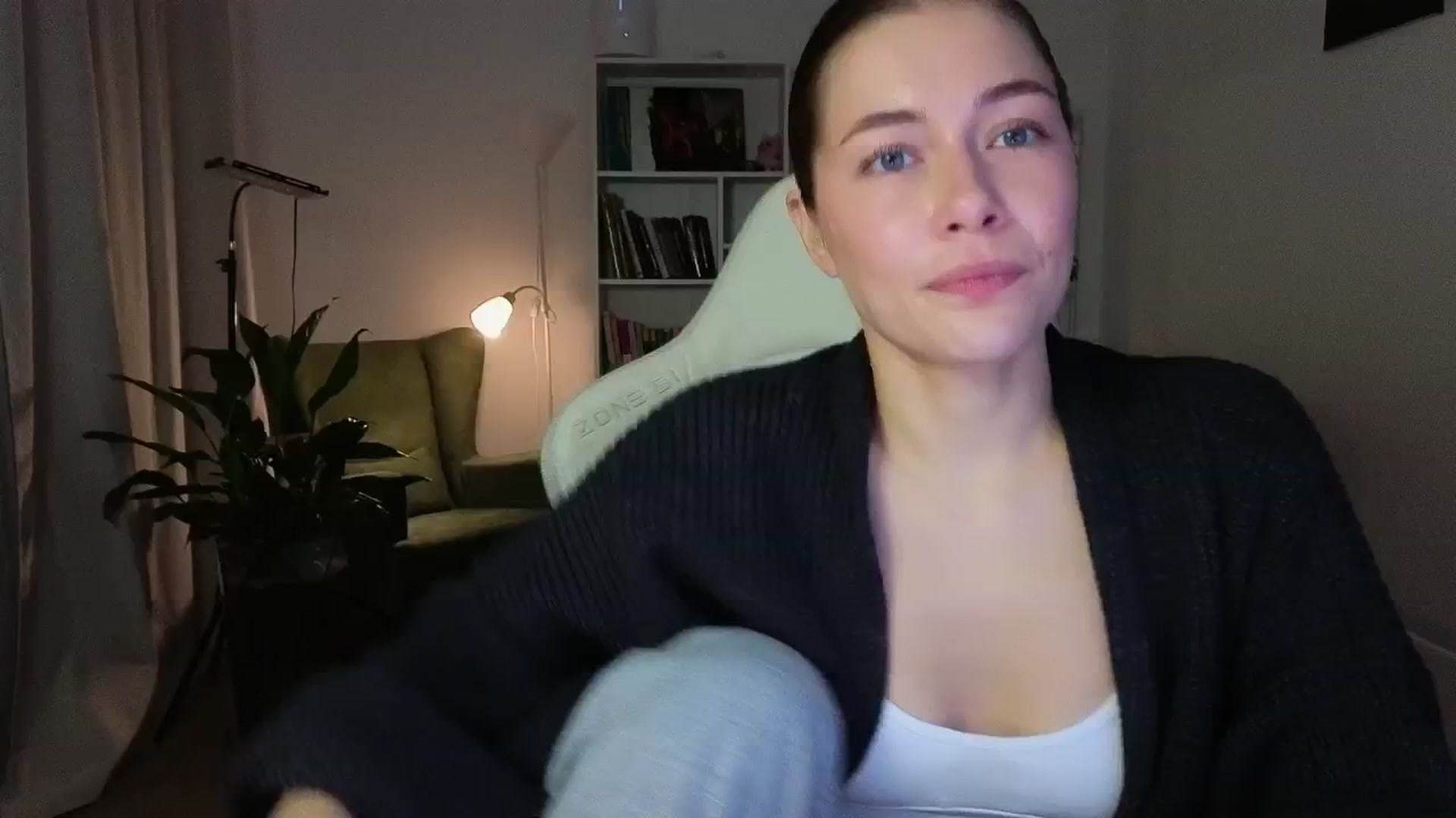 Gallery image thumbnail from KeepSpark's myfreecams stream on, 11/28/2025, 05:28 image 16 of 20