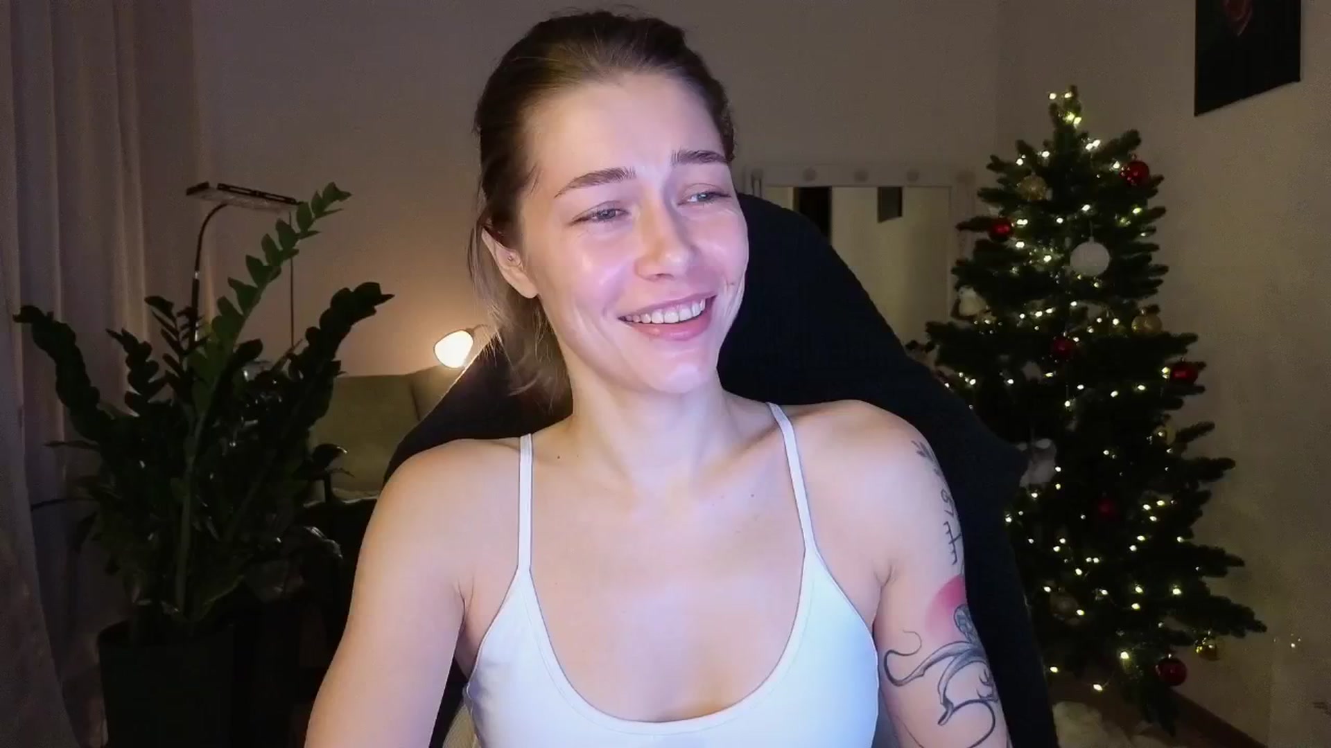 Gallery image thumbnail from KeepSpark's myfreecams stream on, 12/22/2025, 06:00 image 12 of 20
