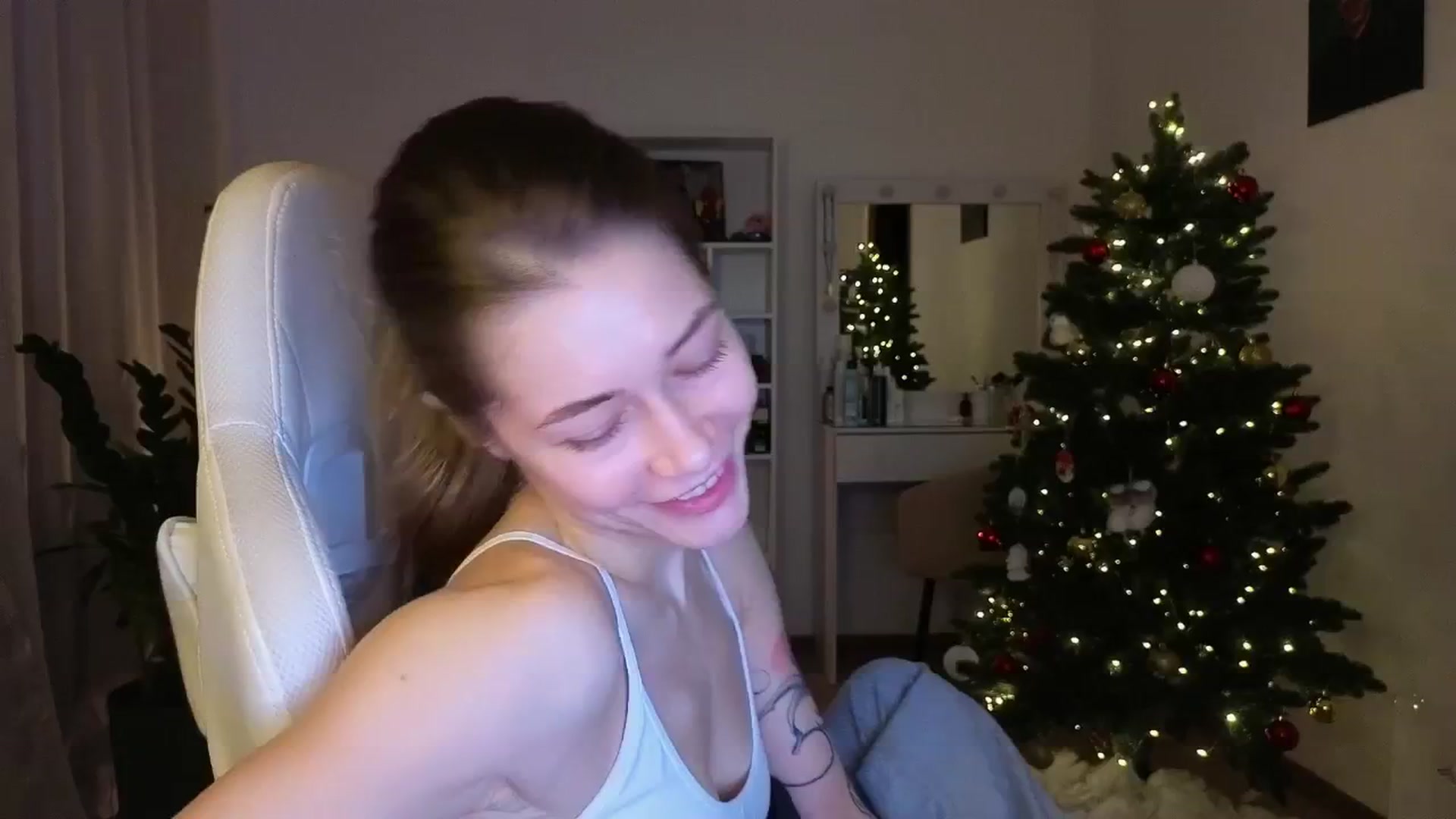 Gallery image thumbnail from KeepSpark's myfreecams stream on, 12/22/2025, 06:00 image 4 of 20