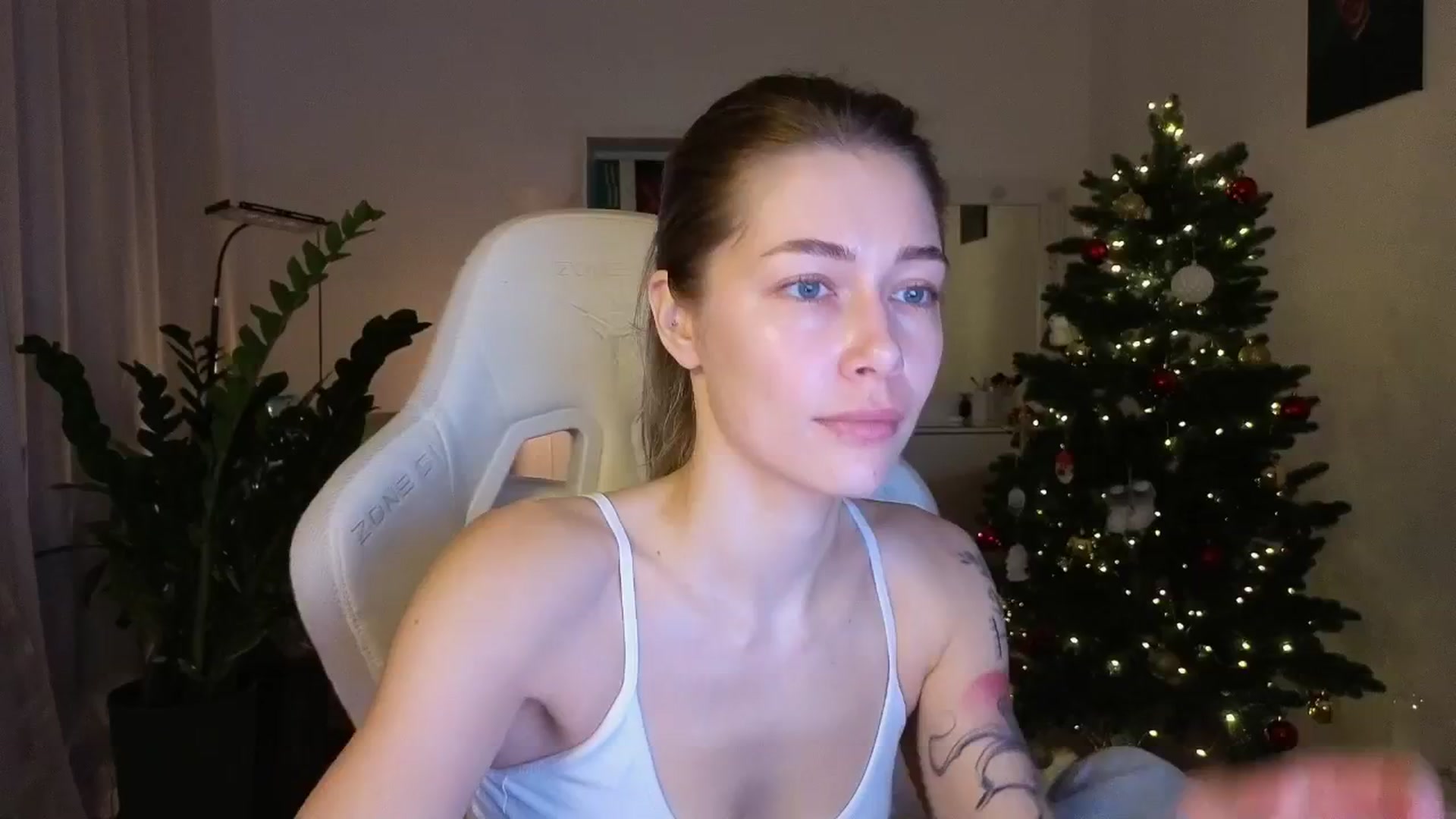 Gallery image thumbnail from KeepSpark's myfreecams stream on, 12/22/2025, 06:00 image 6 of 20