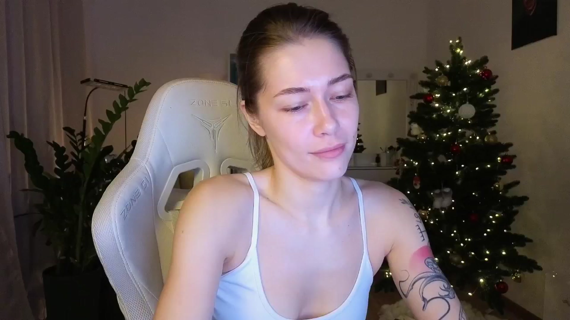 Gallery image thumbnail from KeepSpark's myfreecams stream on, 12/22/2025, 06:00 image 2 of 20
