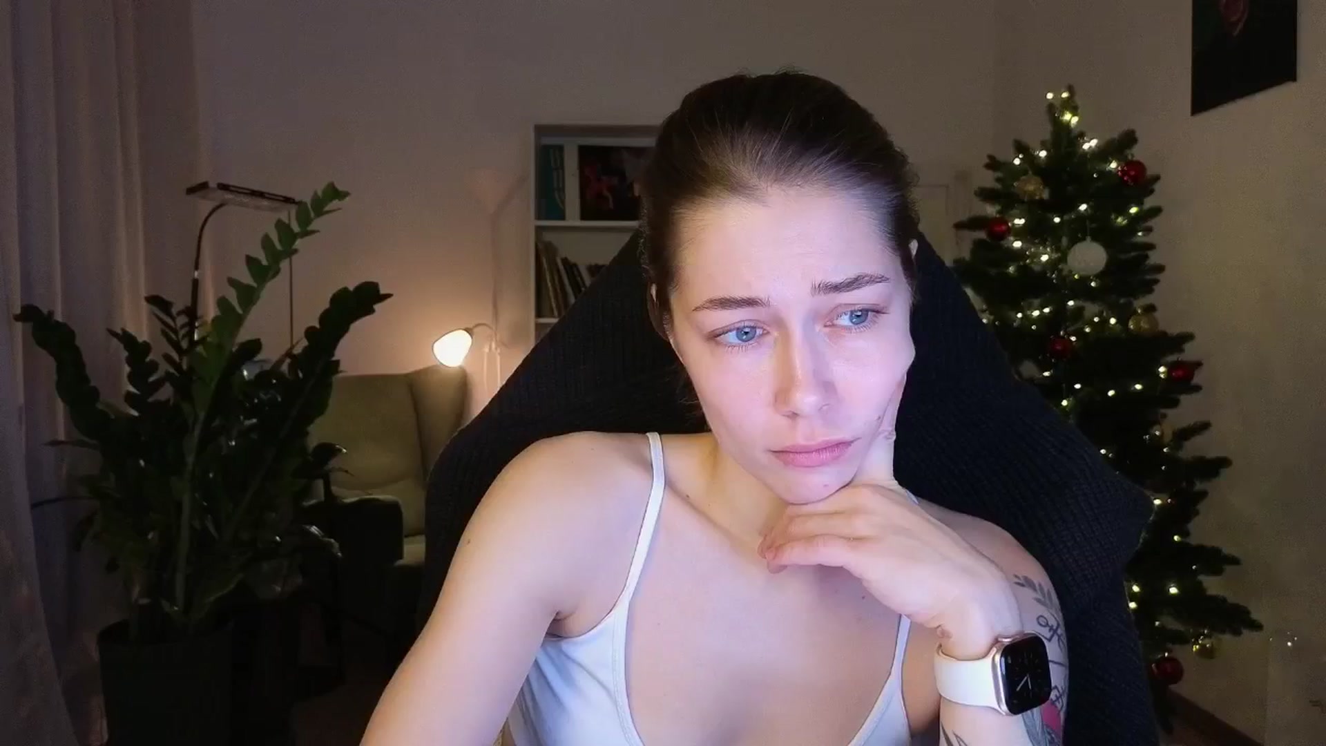 Gallery image thumbnail from KeepSpark's myfreecams stream on, 12/22/2025, 06:00 image 17 of 20
