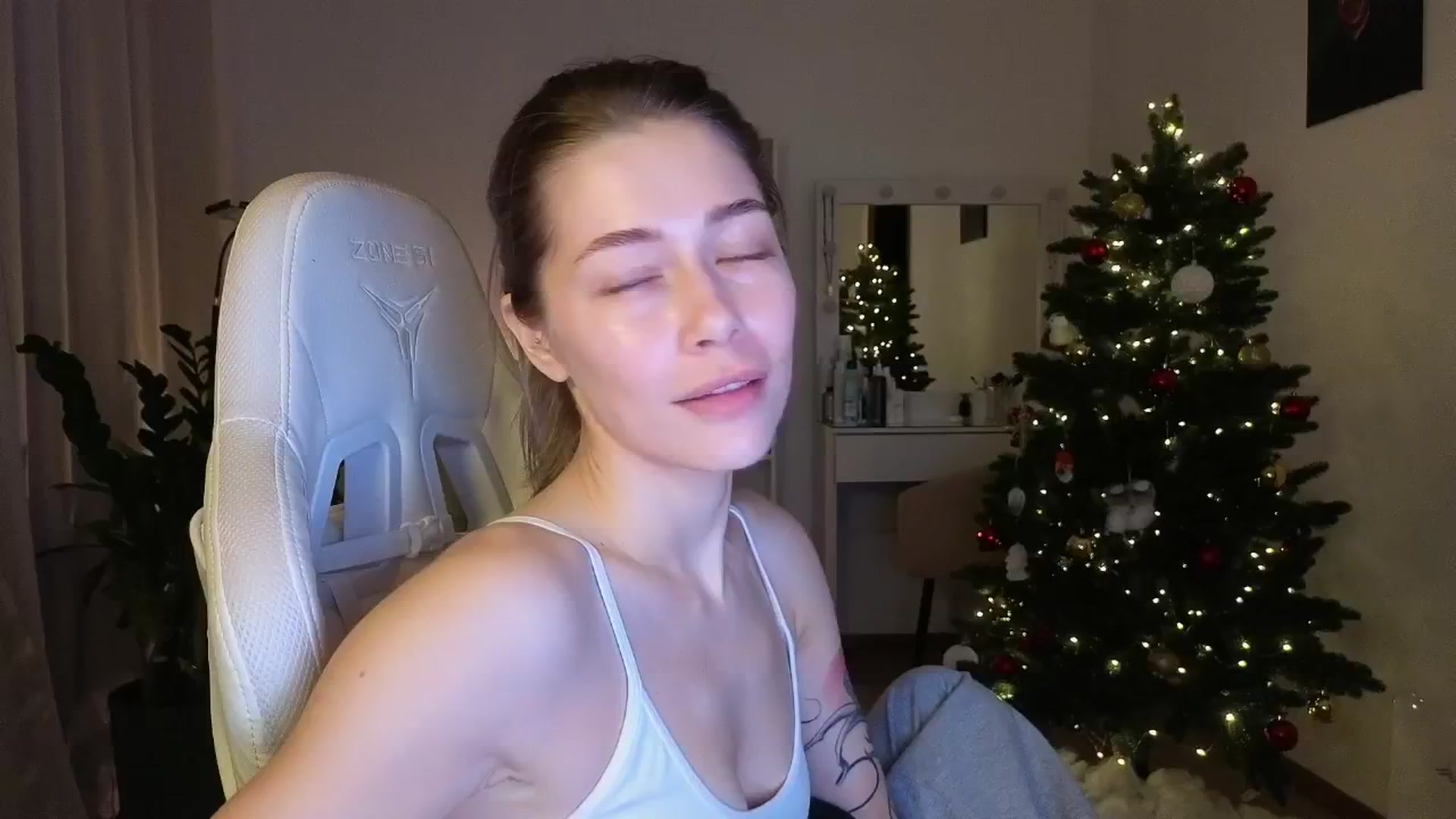 Gallery image thumbnail from KeepSpark's myfreecams stream on, 12/22/2025, 06:00 image 3 of 20