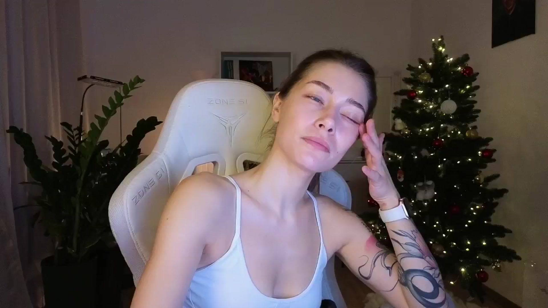 Gallery image thumbnail from KeepSpark's myfreecams stream on, 12/22/2025, 06:00 image 5 of 20