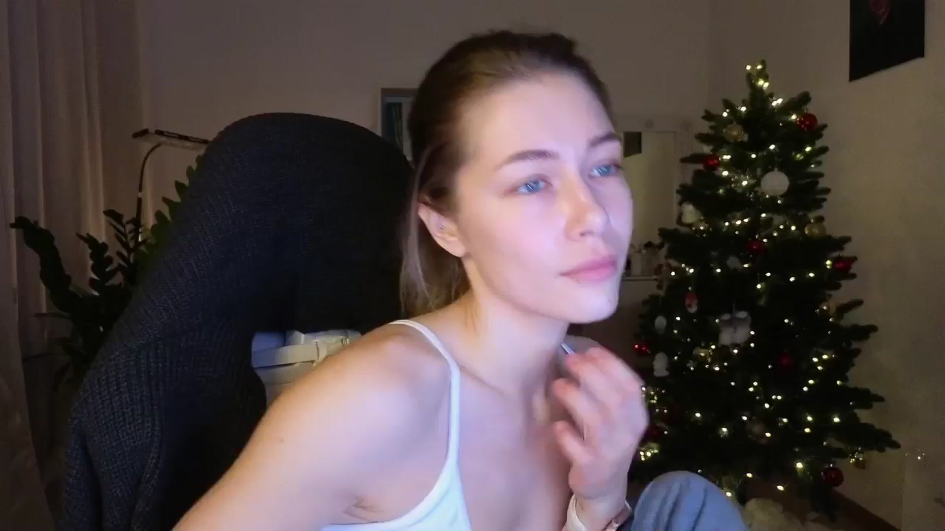 Gallery image thumbnail from KeepSpark's myfreecams stream on, 12/22/2025, 06:00 image 13 of 20
